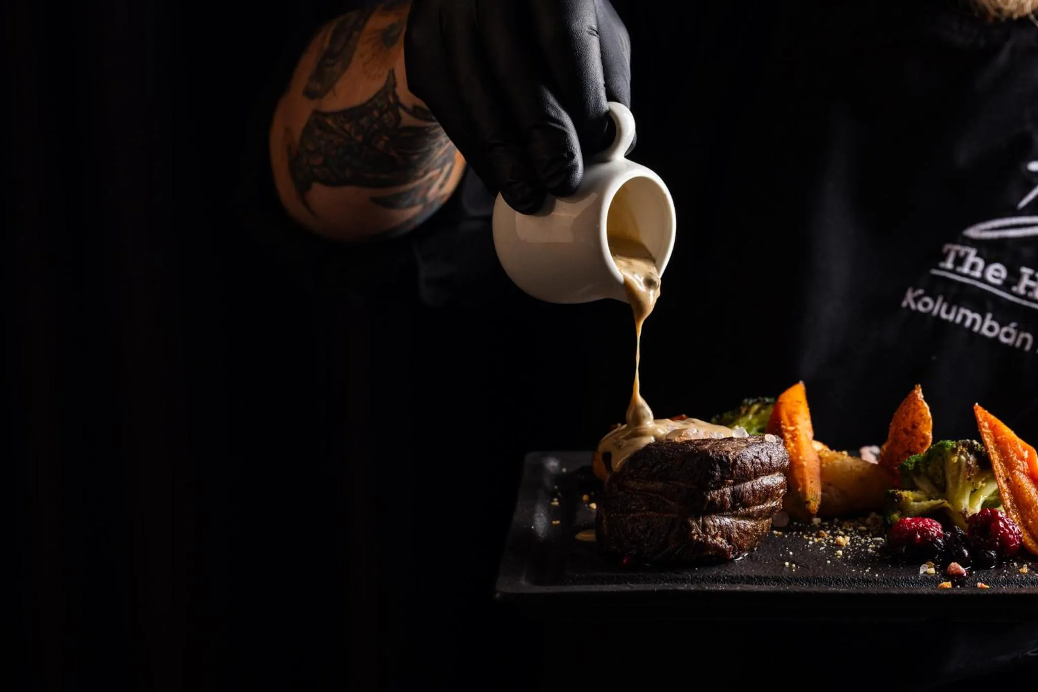 Restaurant/places to eat in B THE HOTEL