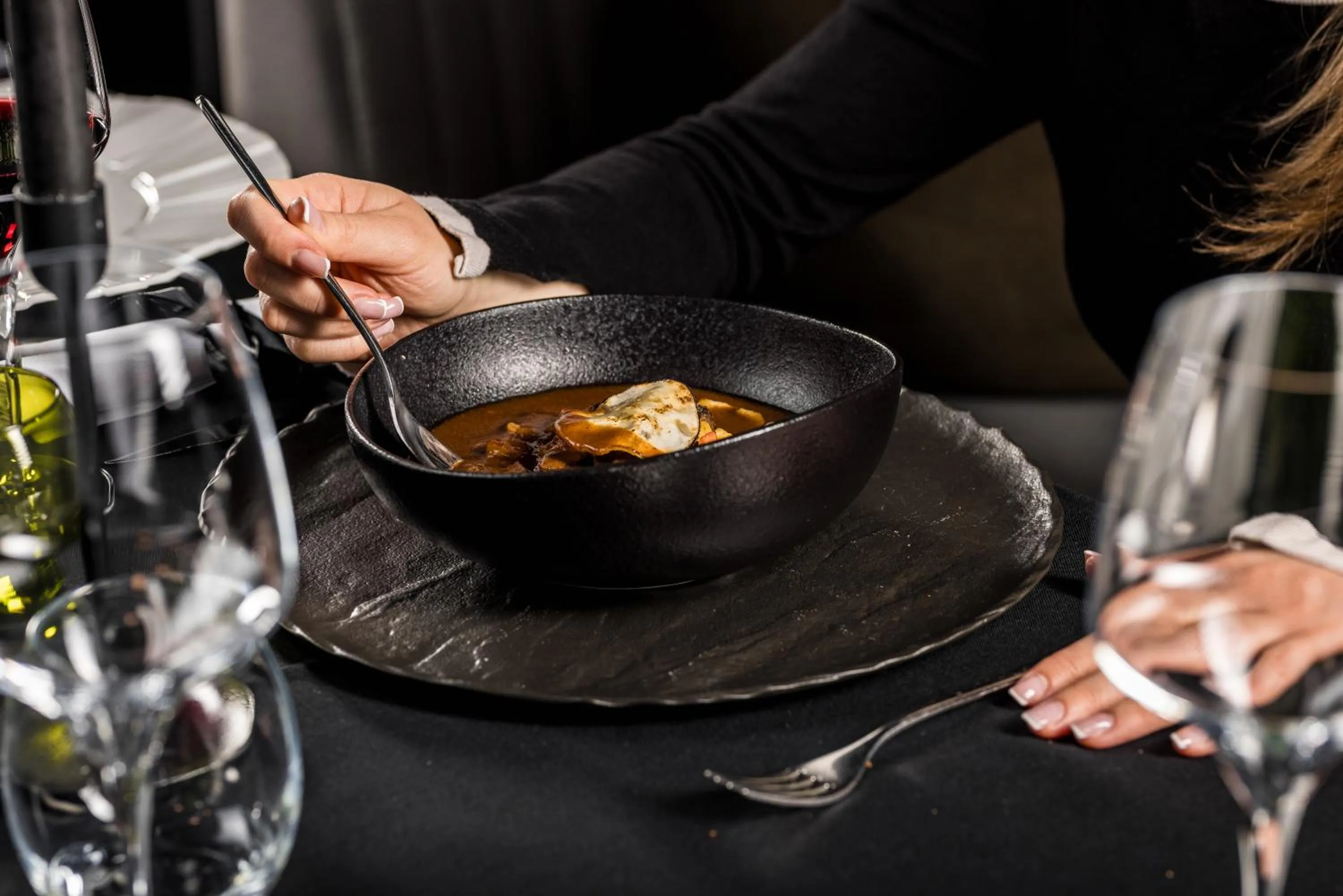 Food and drinks in B THE HOTEL