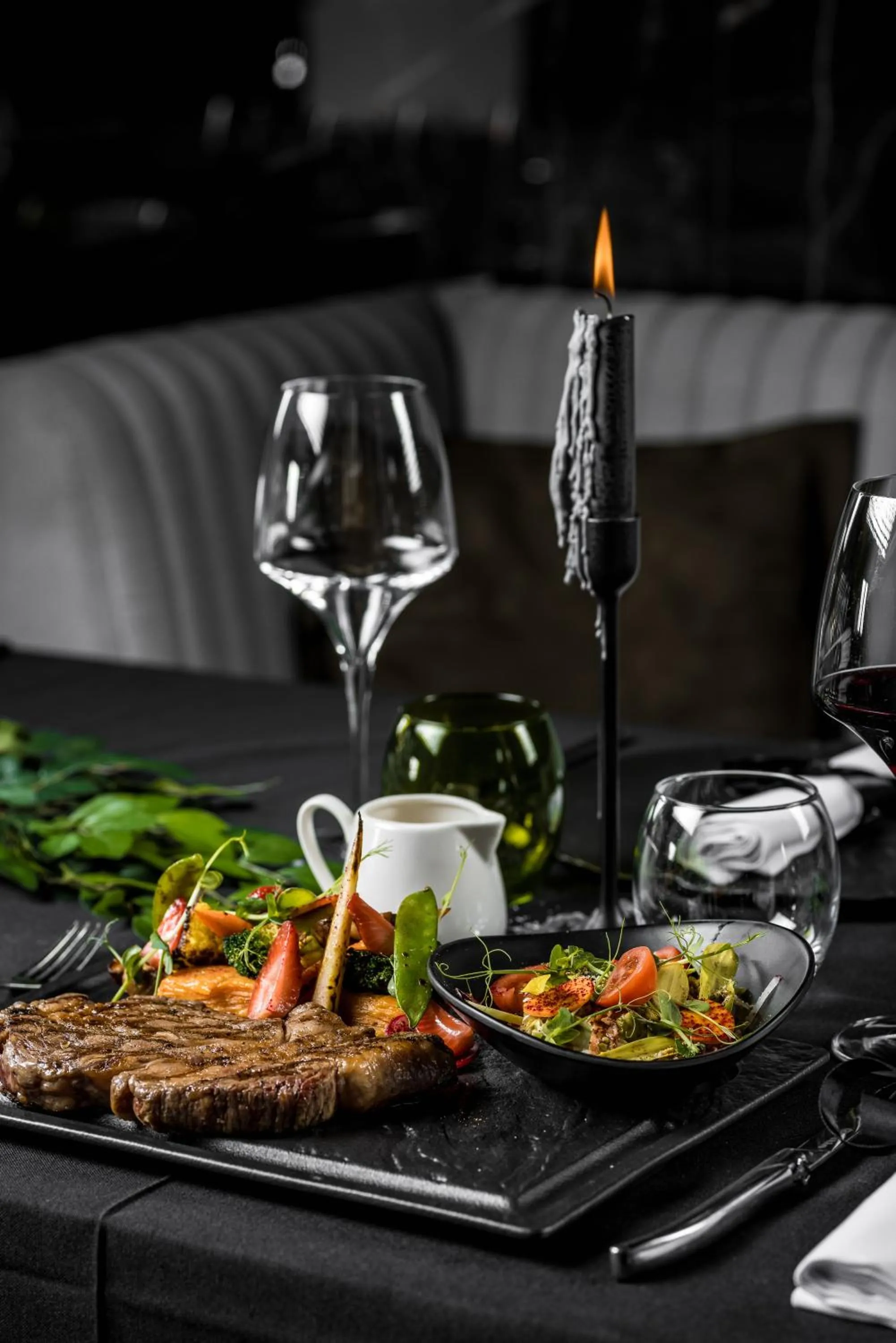 Food and drinks in B THE HOTEL