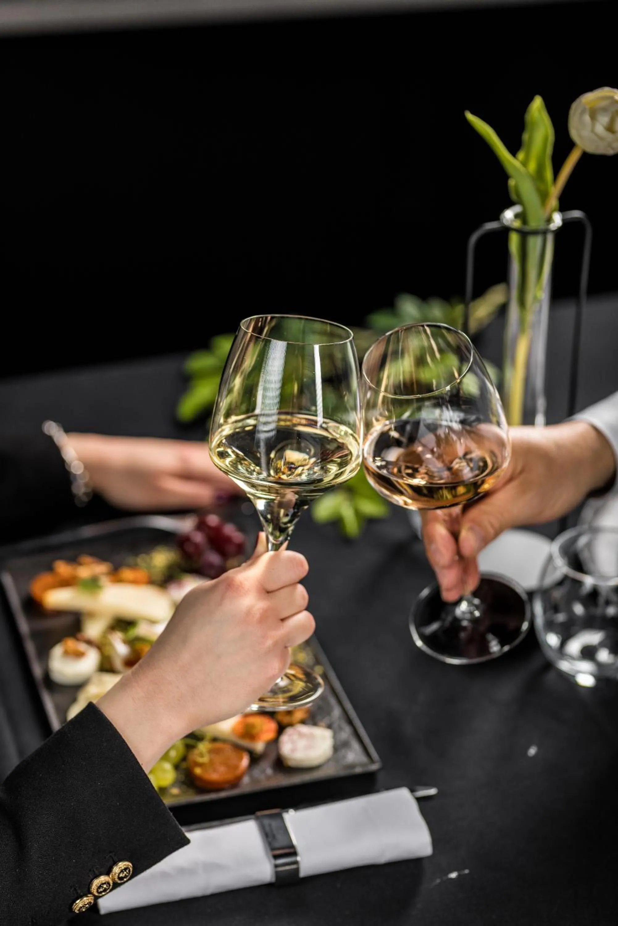 Food and drinks in B THE HOTEL