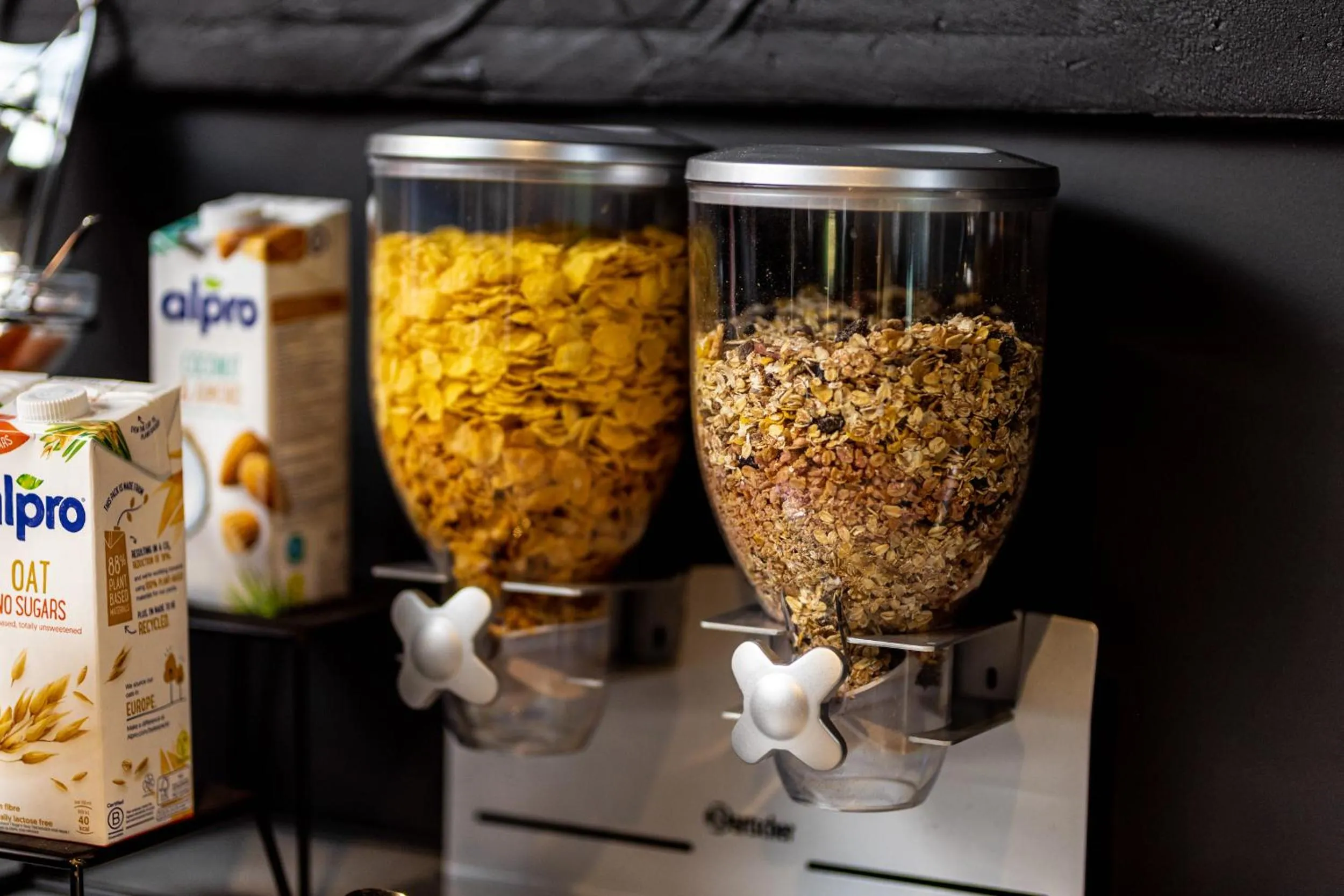 Food and drinks in B THE HOTEL