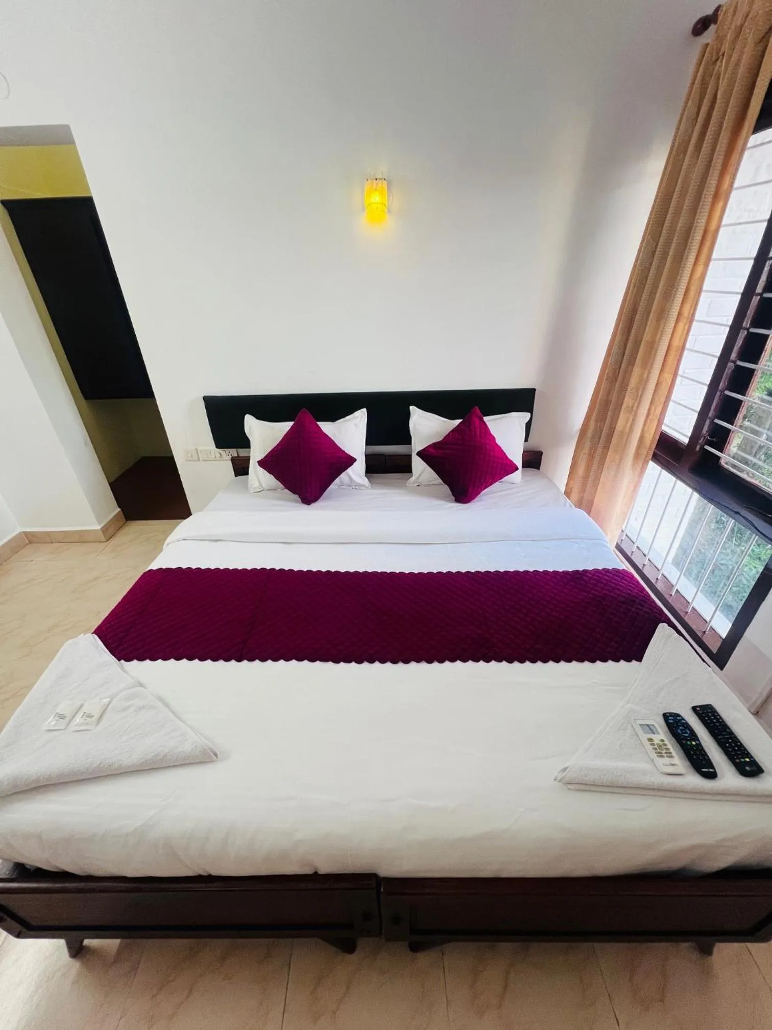 Bed in Hotel Sunday - Townhouse Club Airport Trivandrum