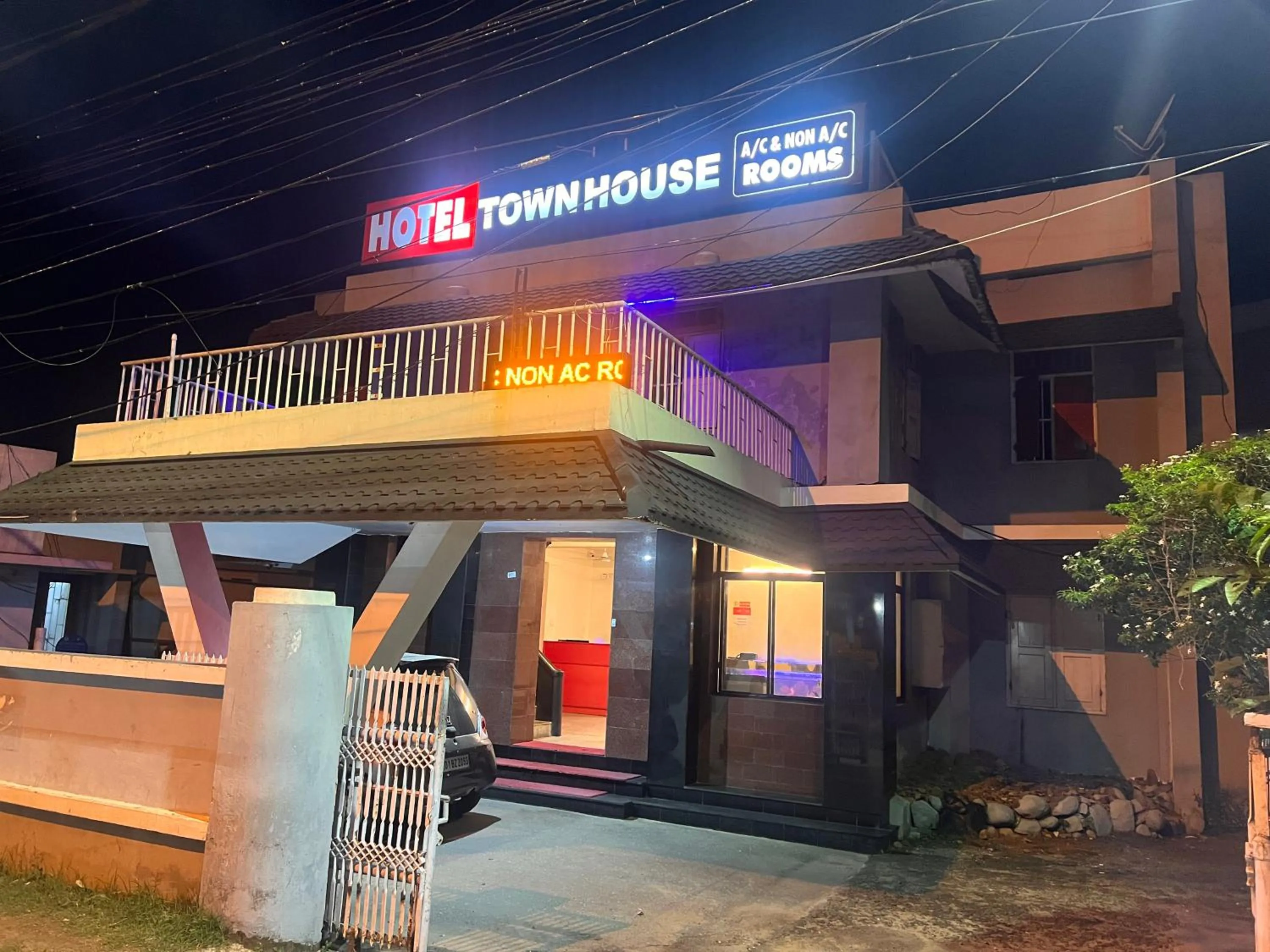Property building in Hotel Sunday - Townhouse Club Airport Trivandrum
