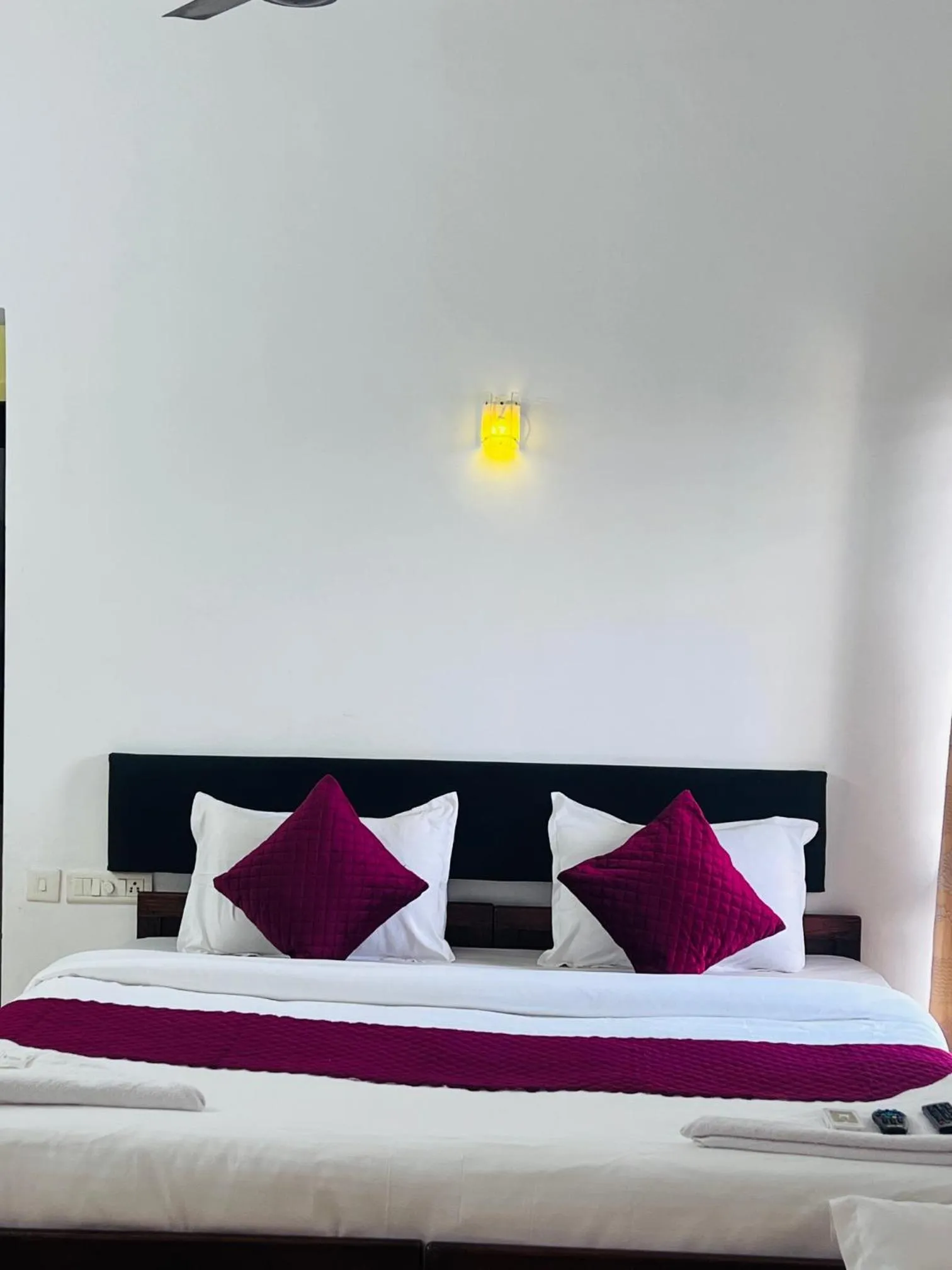 Bed in Hotel Sunday - Townhouse Club Airport Trivandrum