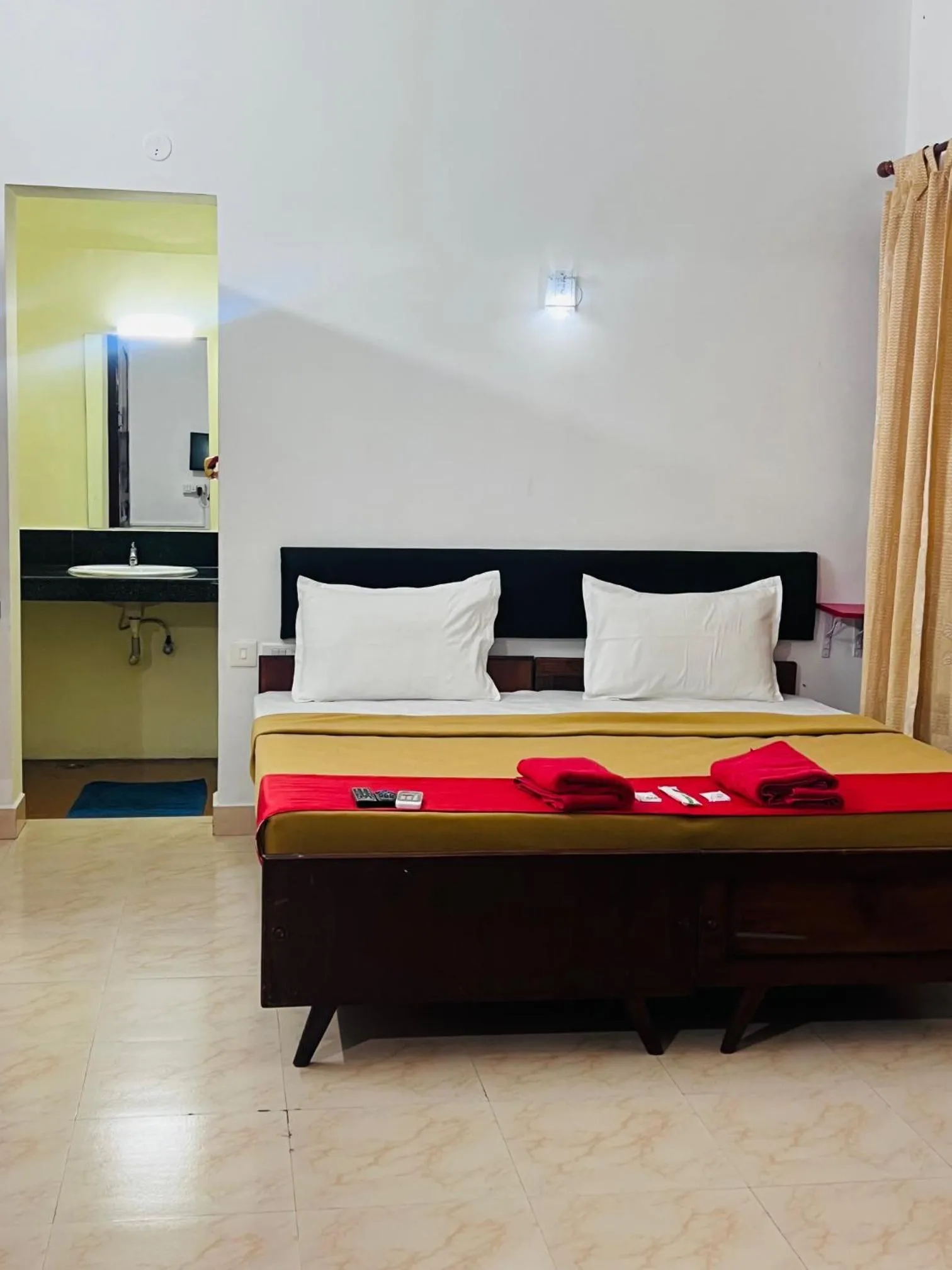 Bed in Hotel Sunday - Townhouse Club Airport Trivandrum