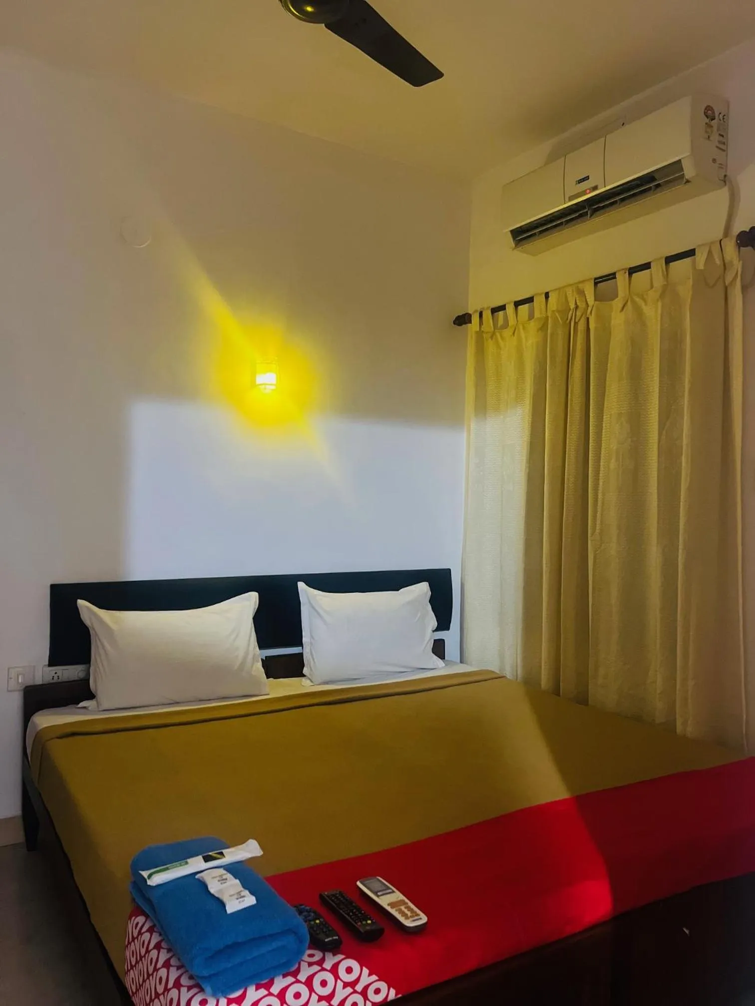 Bed in Hotel Sunday - Townhouse Club Airport Trivandrum