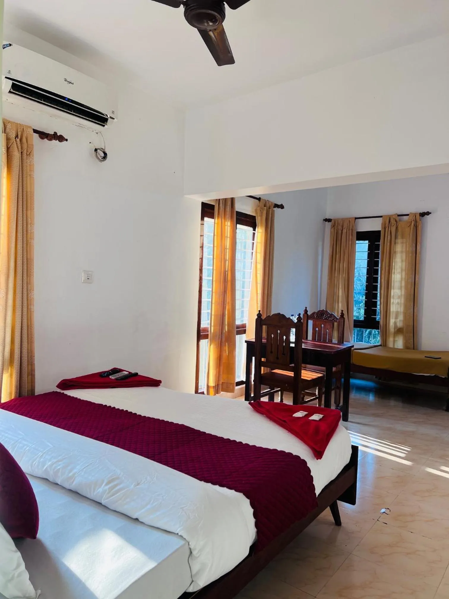 Bed in Hotel Sunday - Townhouse Club Airport Trivandrum