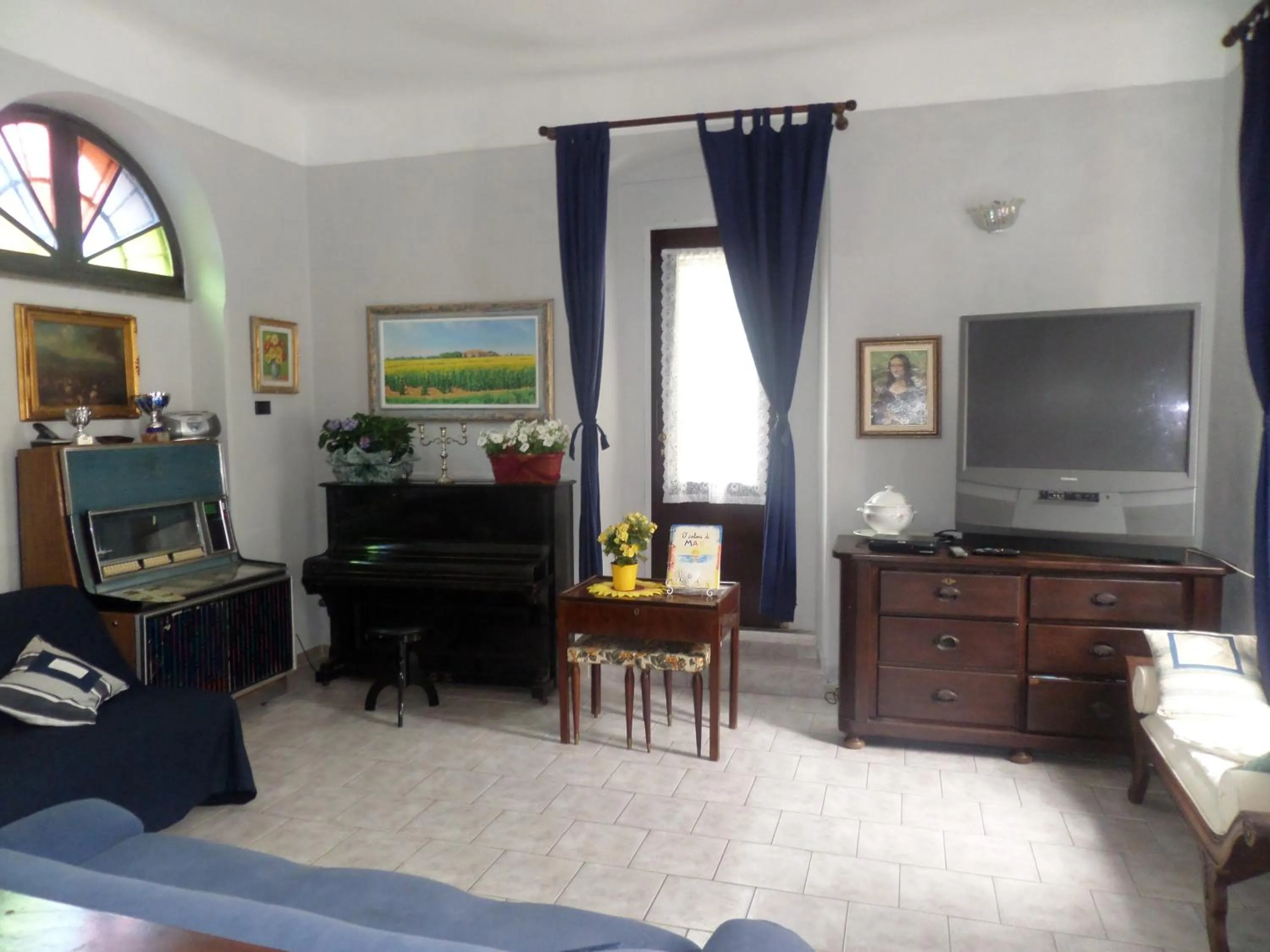 Communal lounge/ TV room in I Colori di Mag