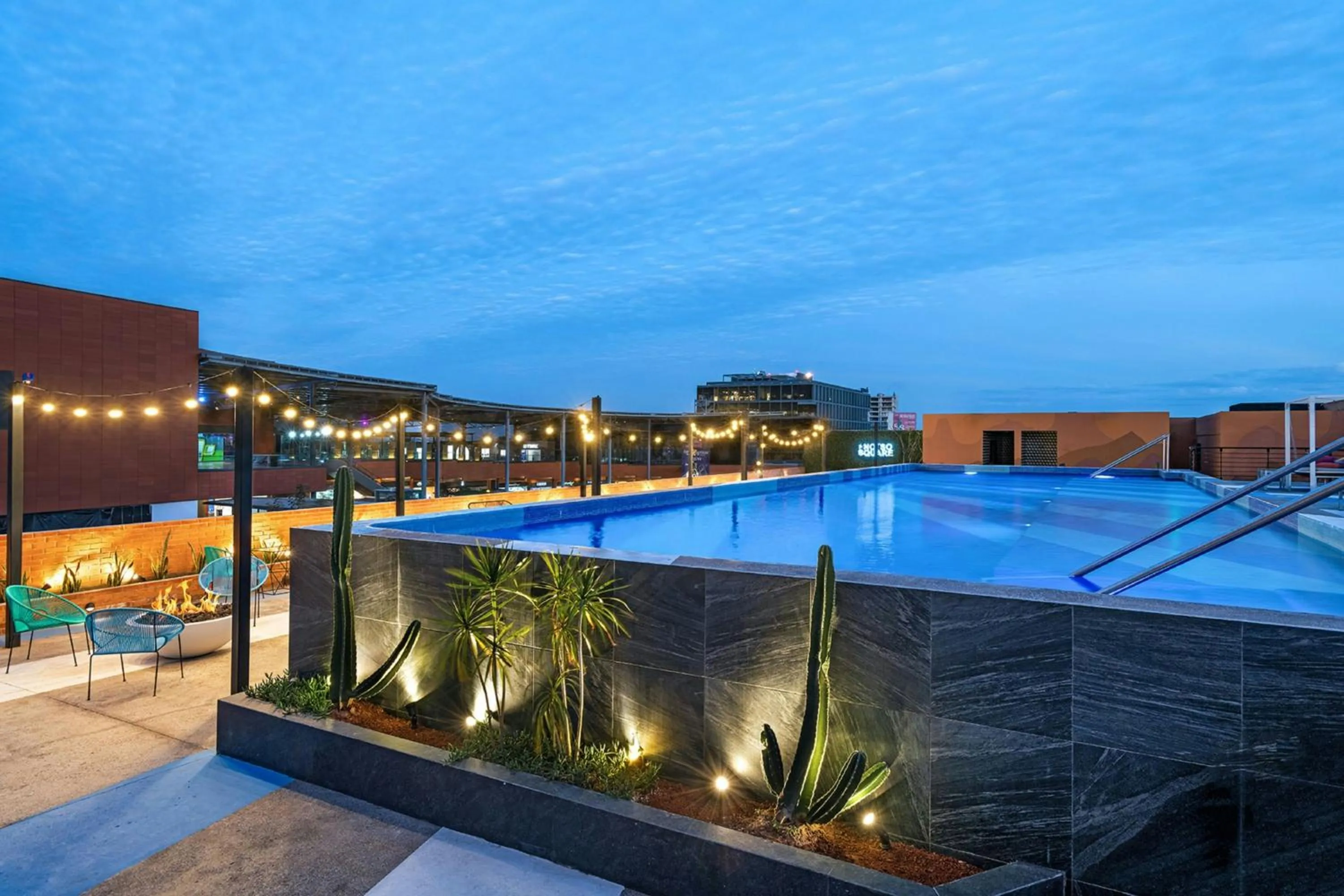Swimming pool in Aloft Guadalajara Sur