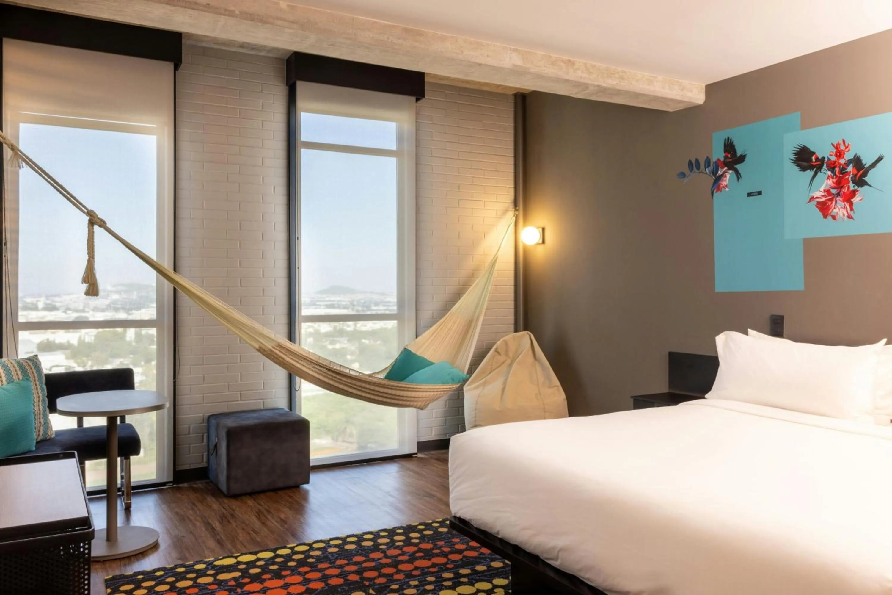 Photo of the whole room, Bed in Aloft Guadalajara Sur