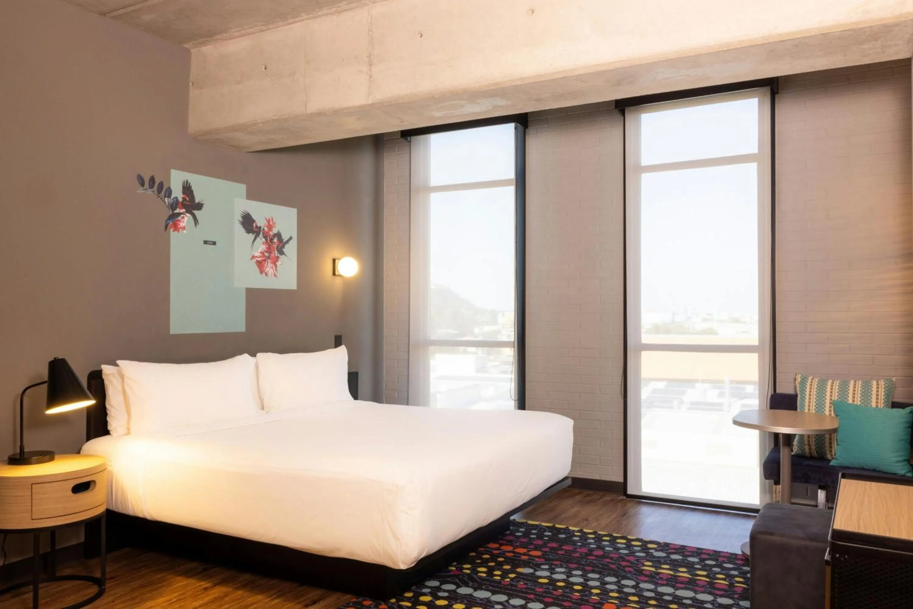 Photo of the whole room, Bed in Aloft Guadalajara Sur