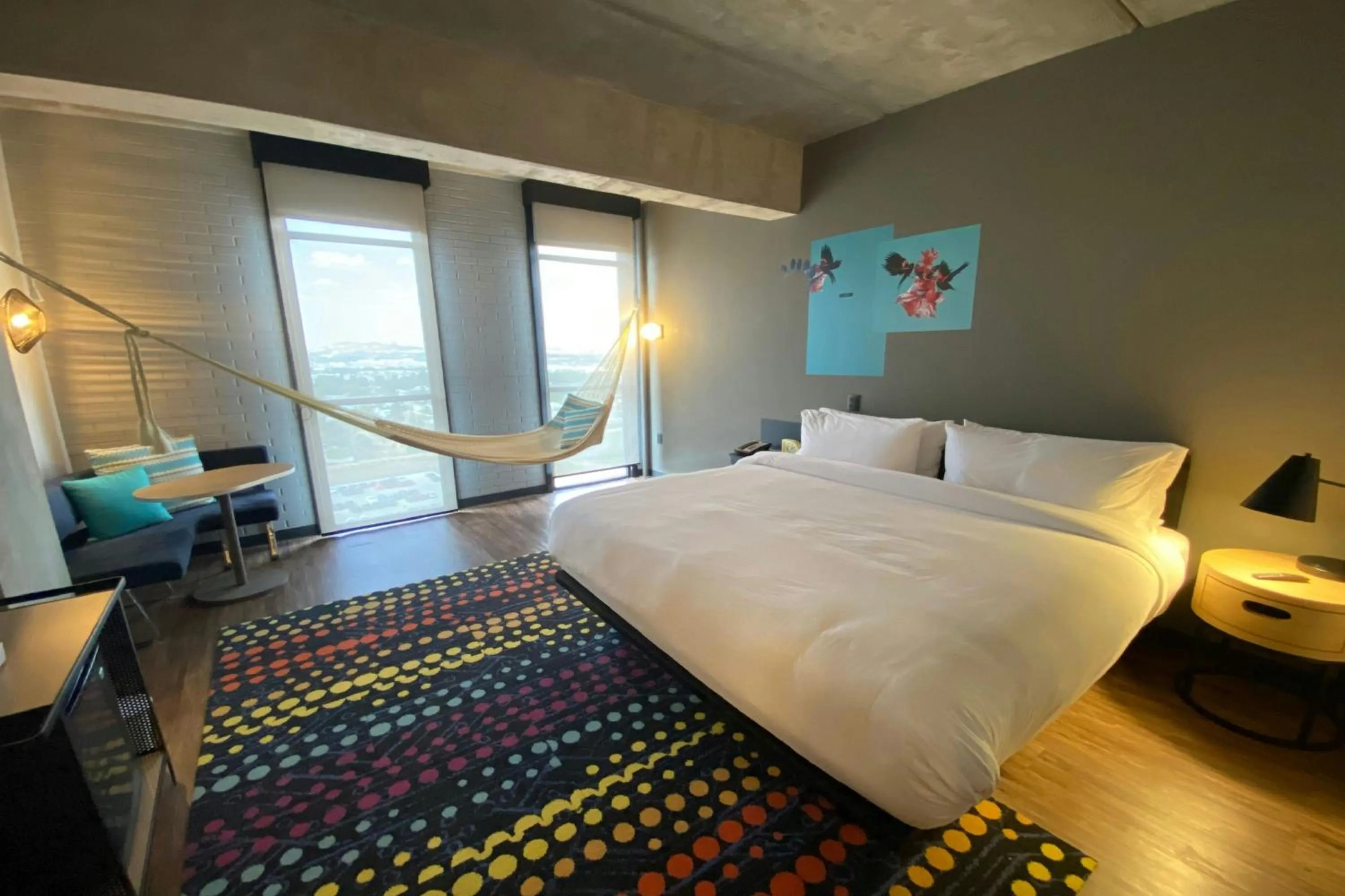 Photo of the whole room, Bed in Aloft Guadalajara Sur