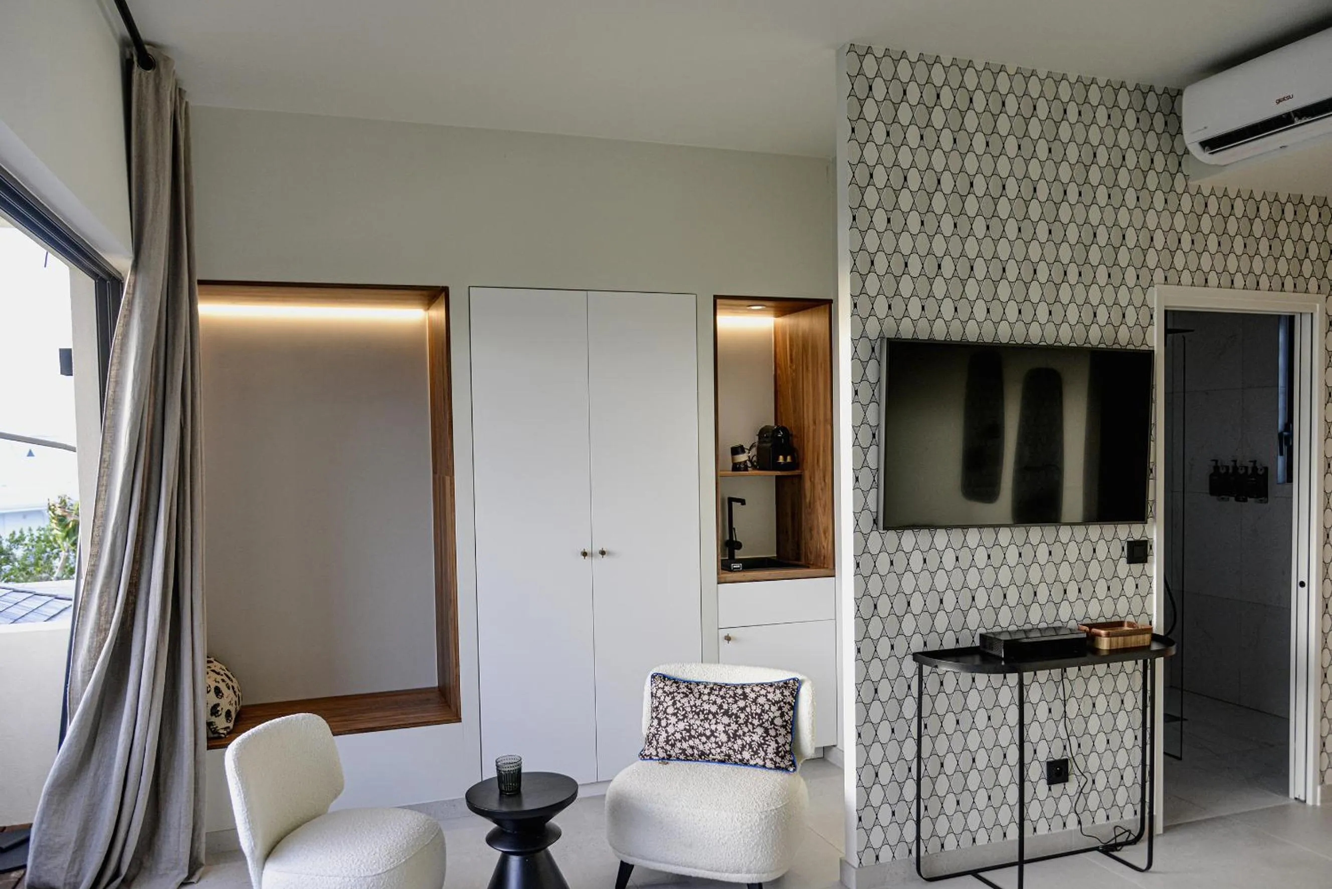 TV and multimedia in Le Martin Boutique Hôtel