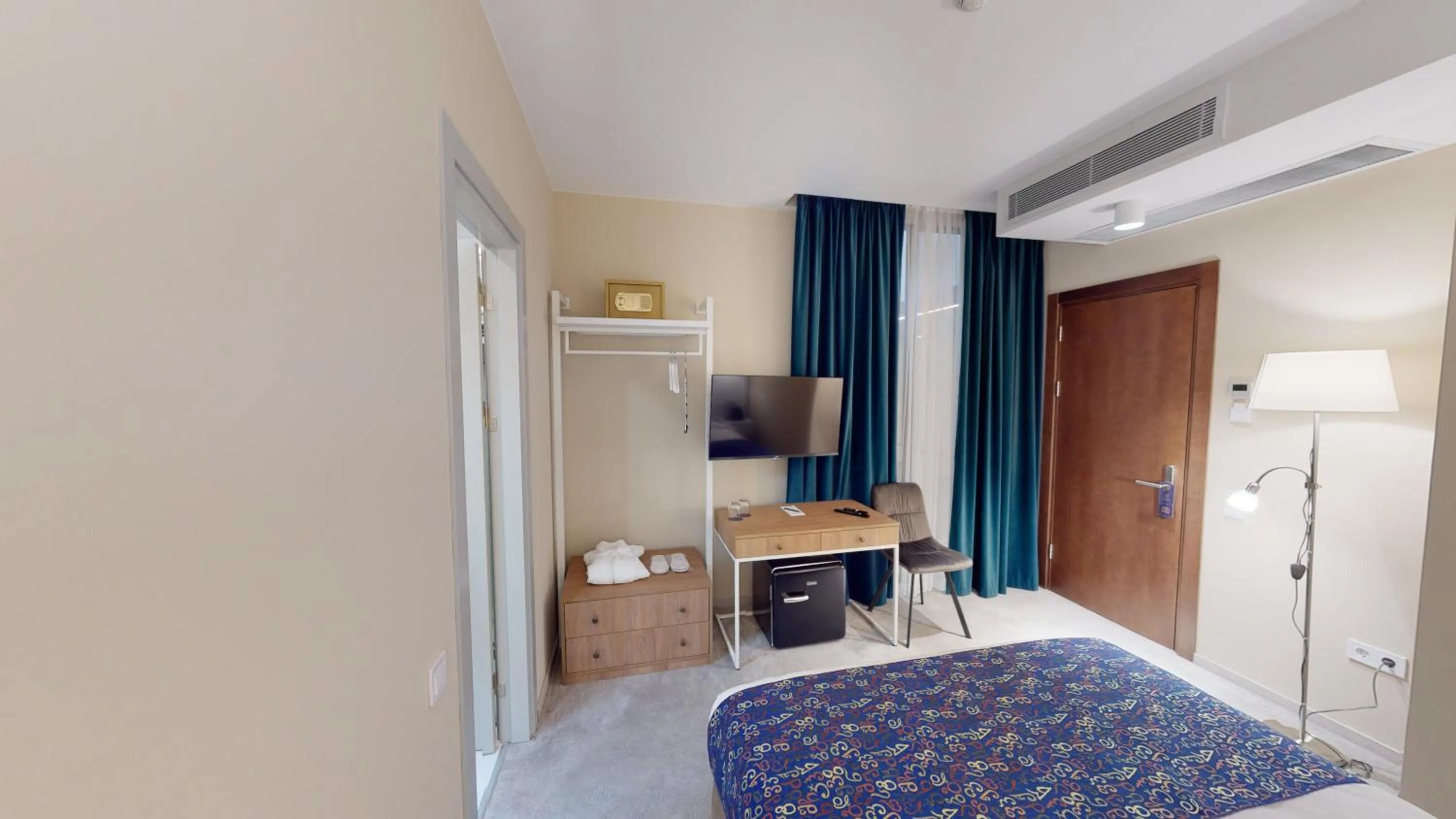 Photo of the whole room, Bed in EPIGRAPH Design Hotel