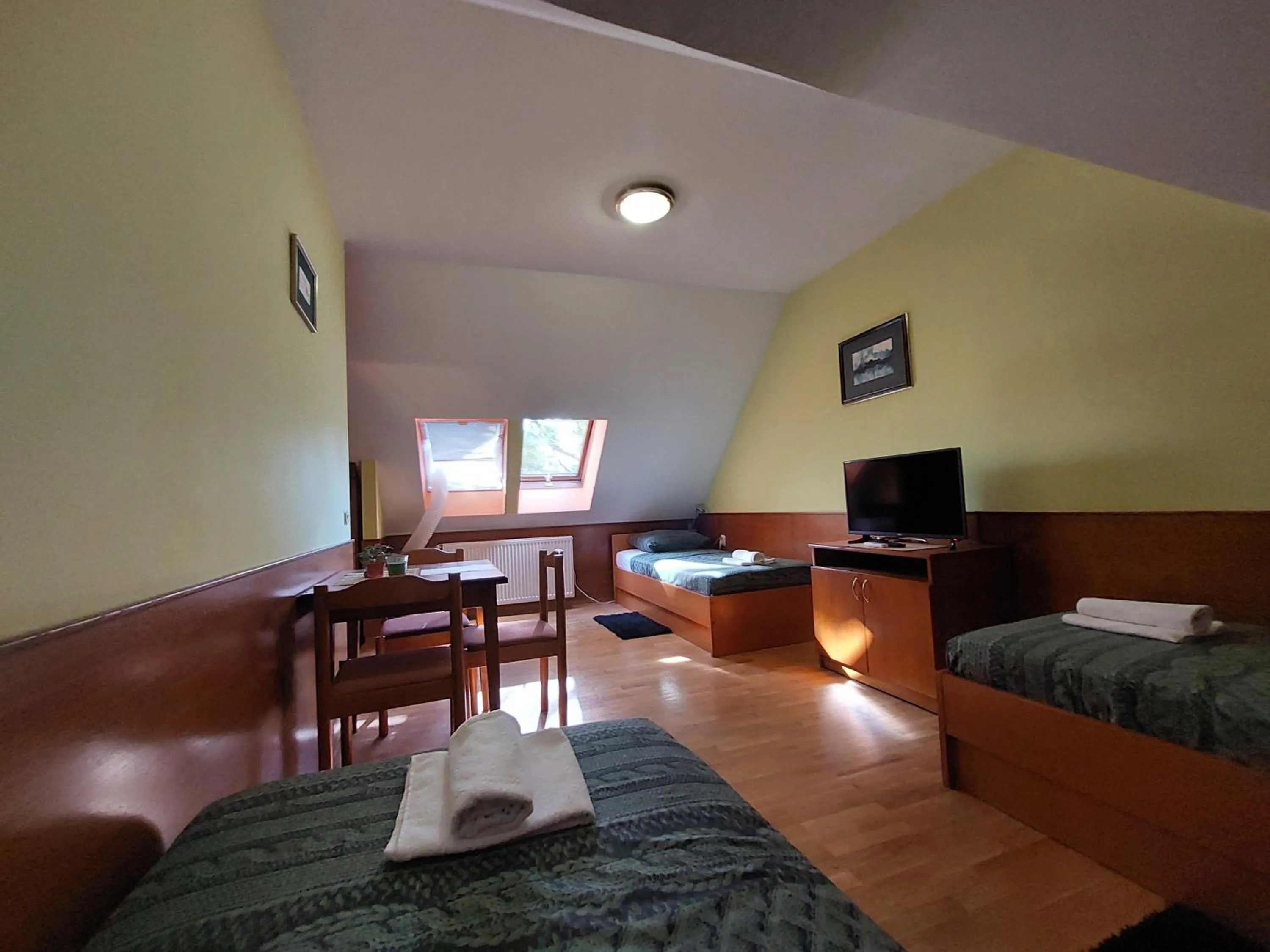 Triple Room with Private Bathroom in CBB Rooms