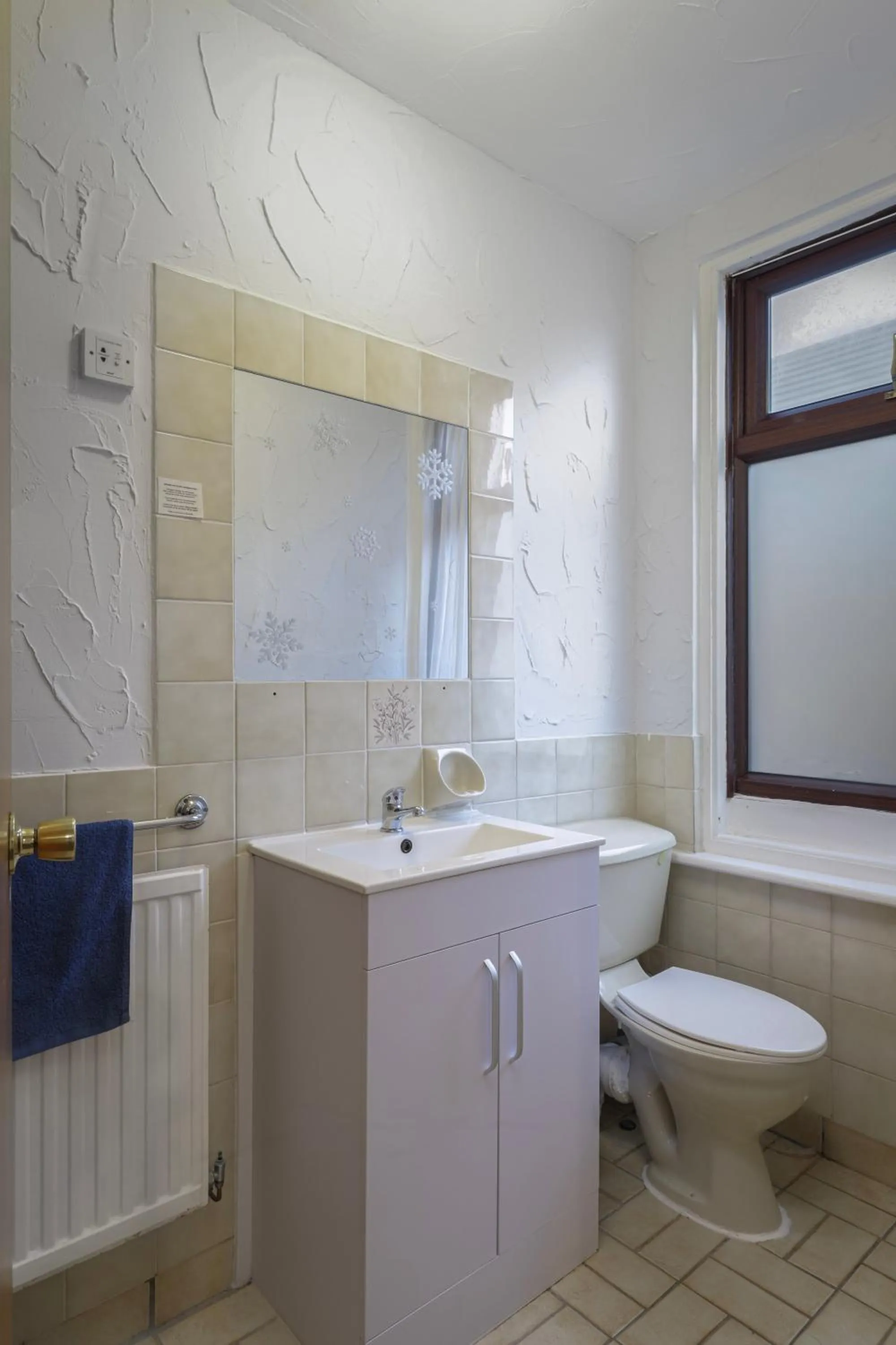 Toilet in Royal Oakwell Hotel