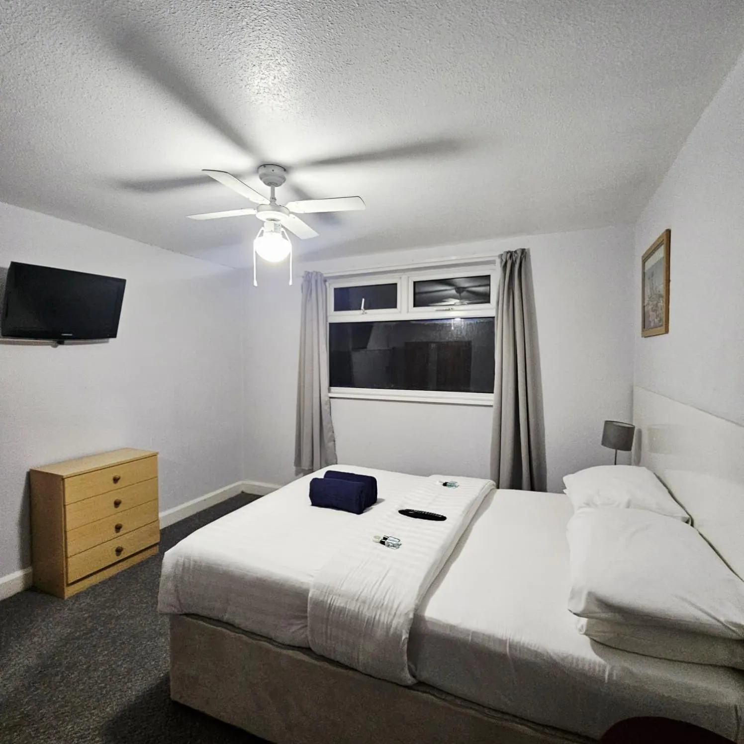 Bed in Royal Oakwell Hotel