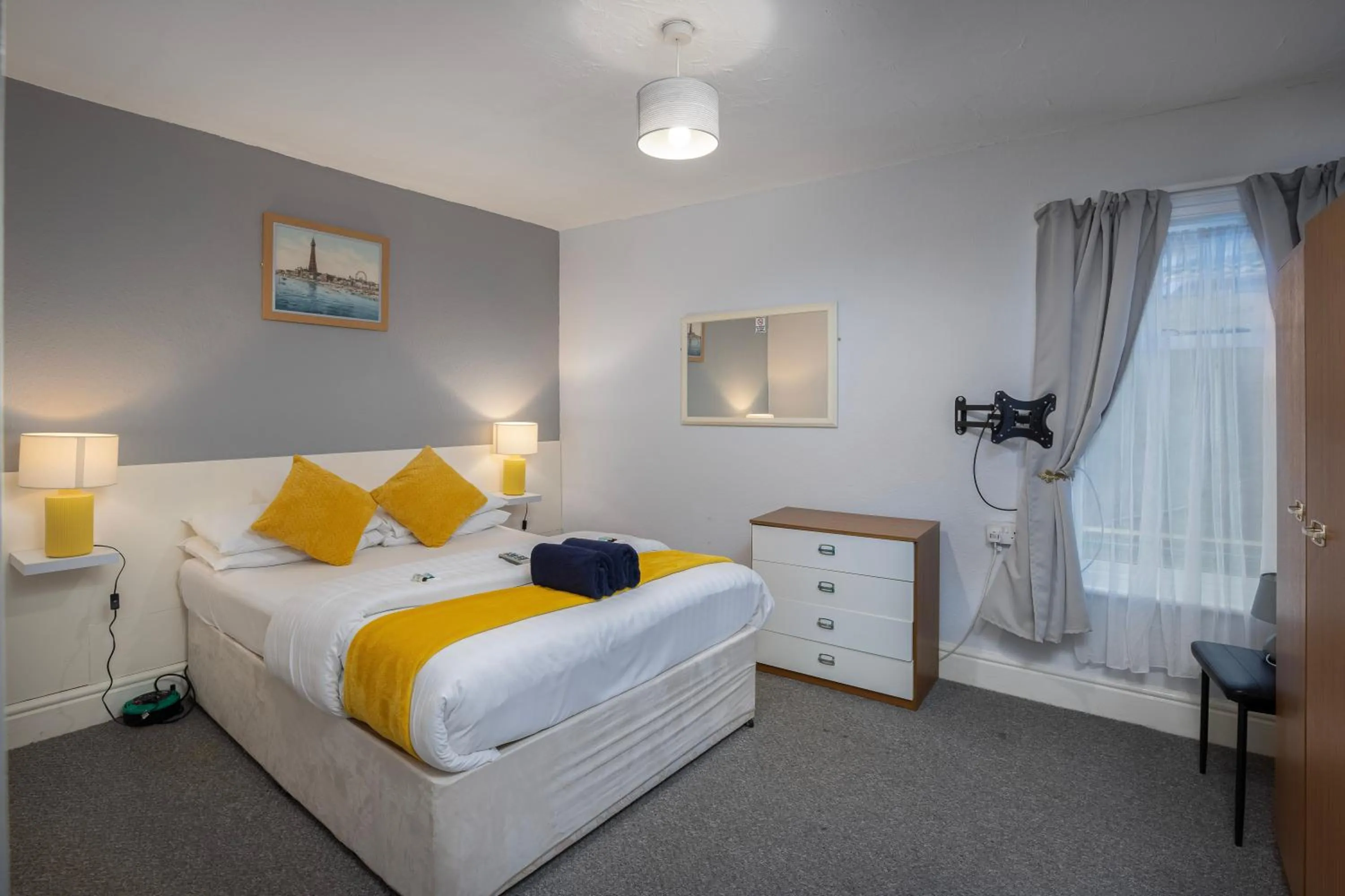 towels, Bed in Royal Oakwell Hotel