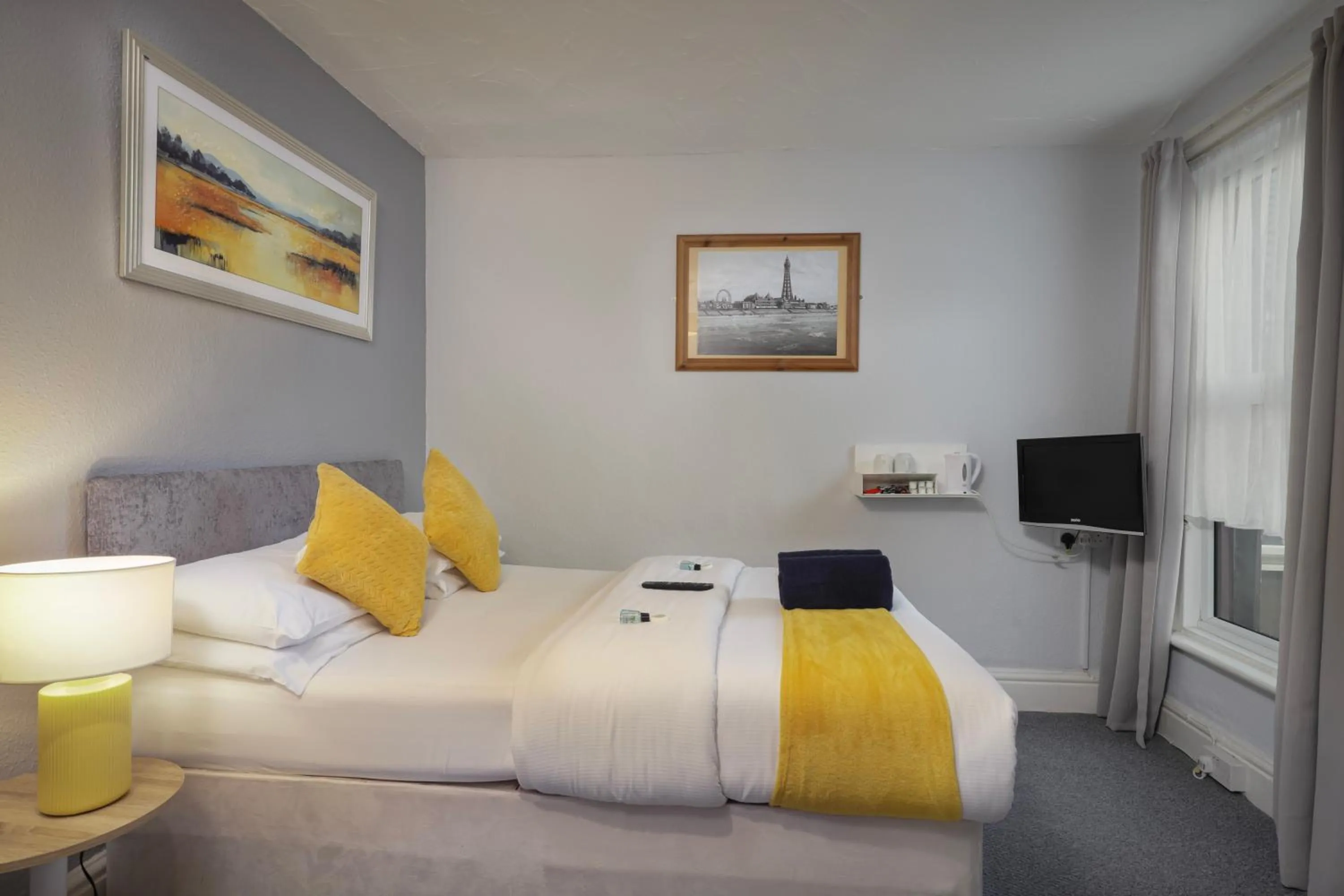 TV and multimedia, Bed in Royal Oakwell Hotel