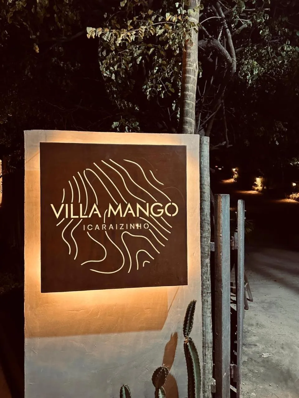 Night in Villa Mango