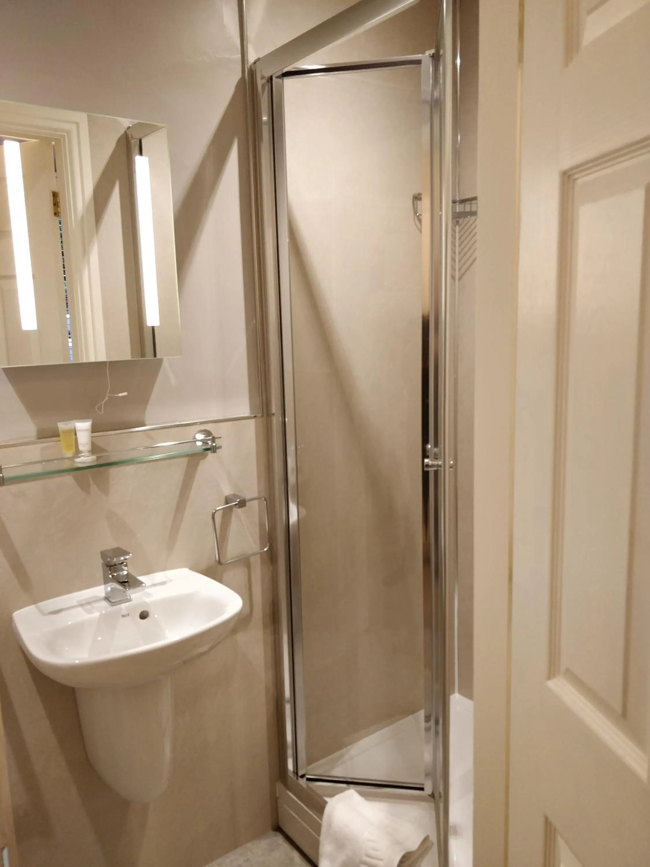 Shower in Melbourne Guest House