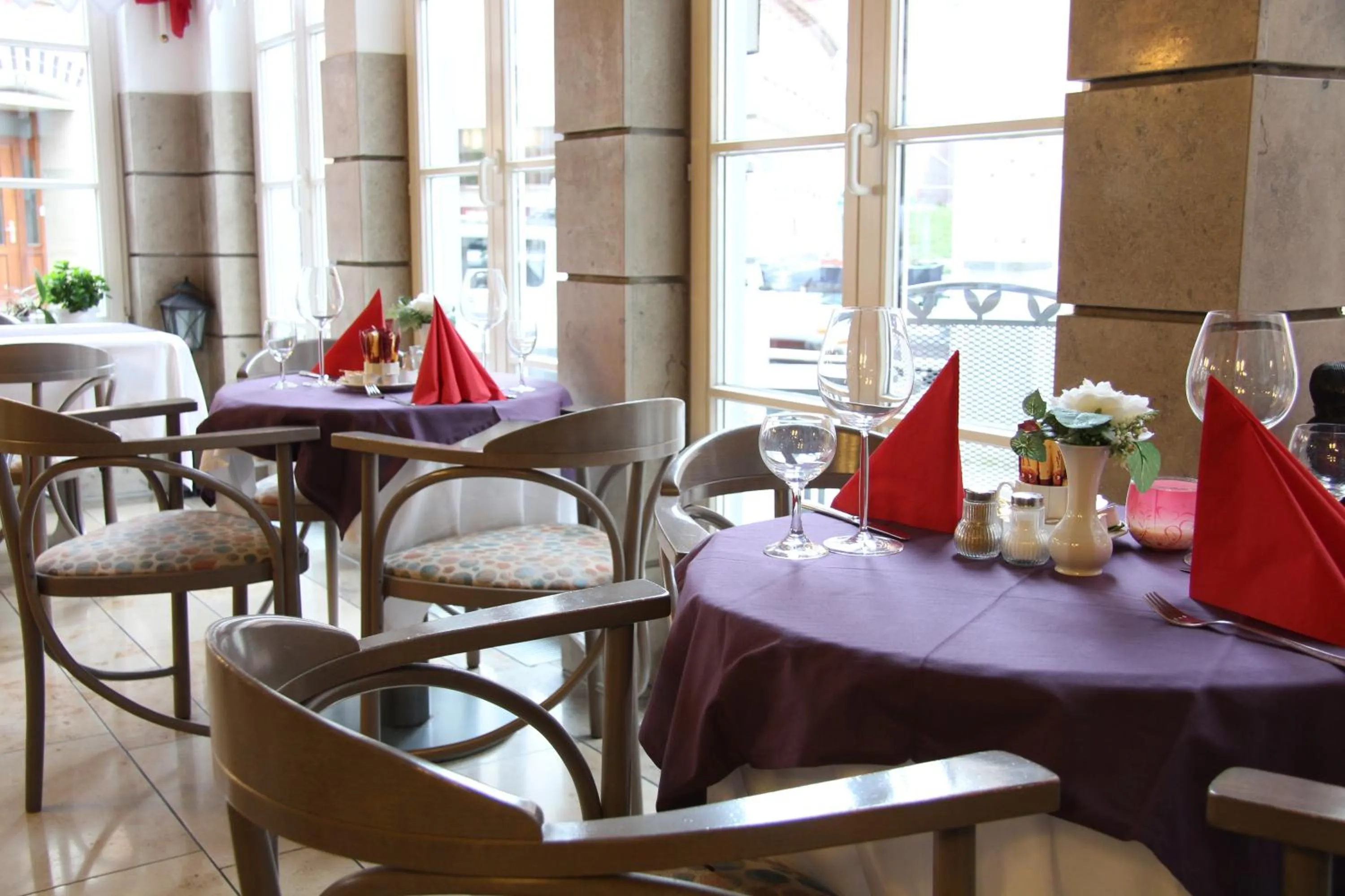 Restaurant/places to eat in Hotel am Schloss Neuenstein