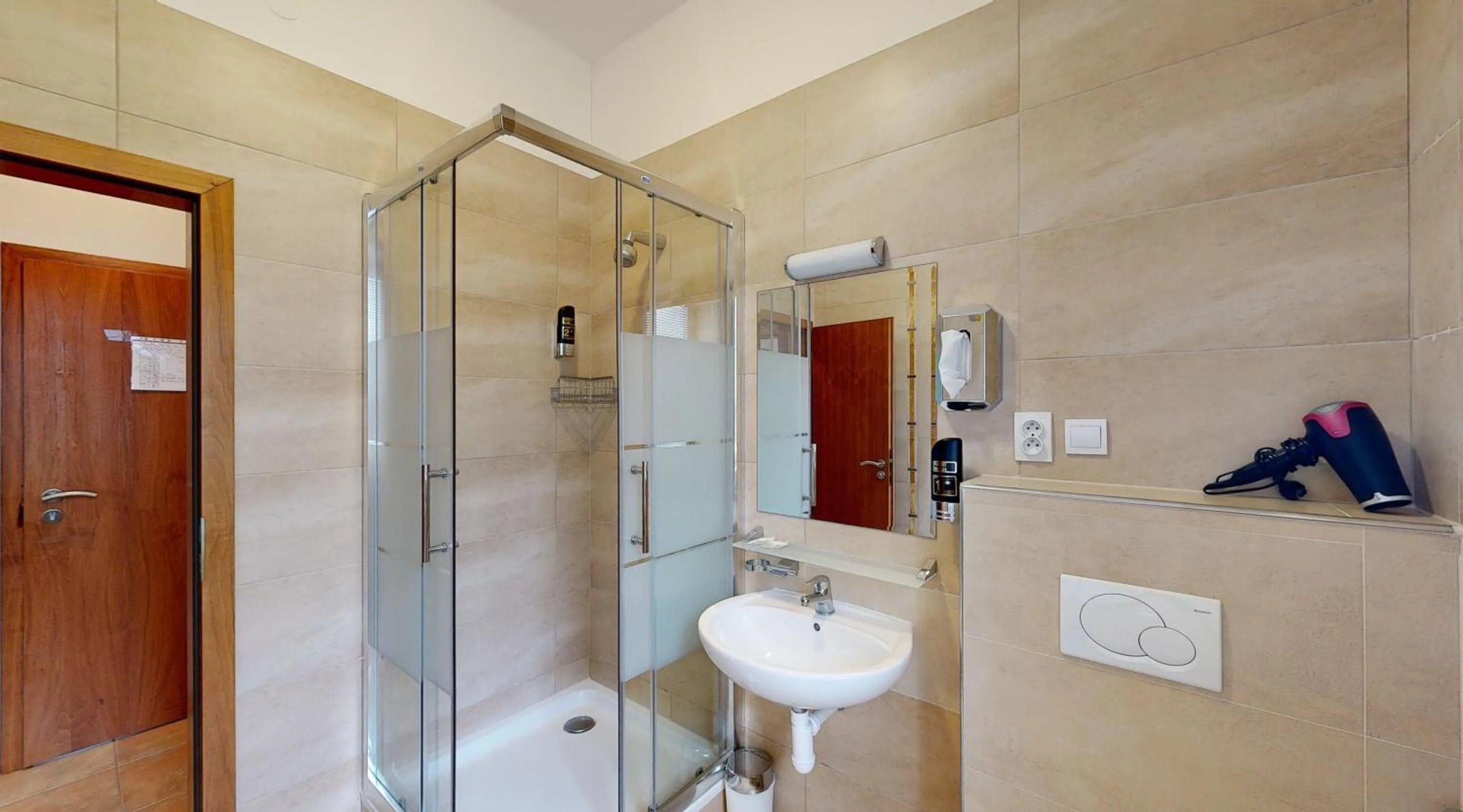 Bathroom in Klaudia's Hotel & Restaurant at Golf Resort, Bač Šamorín