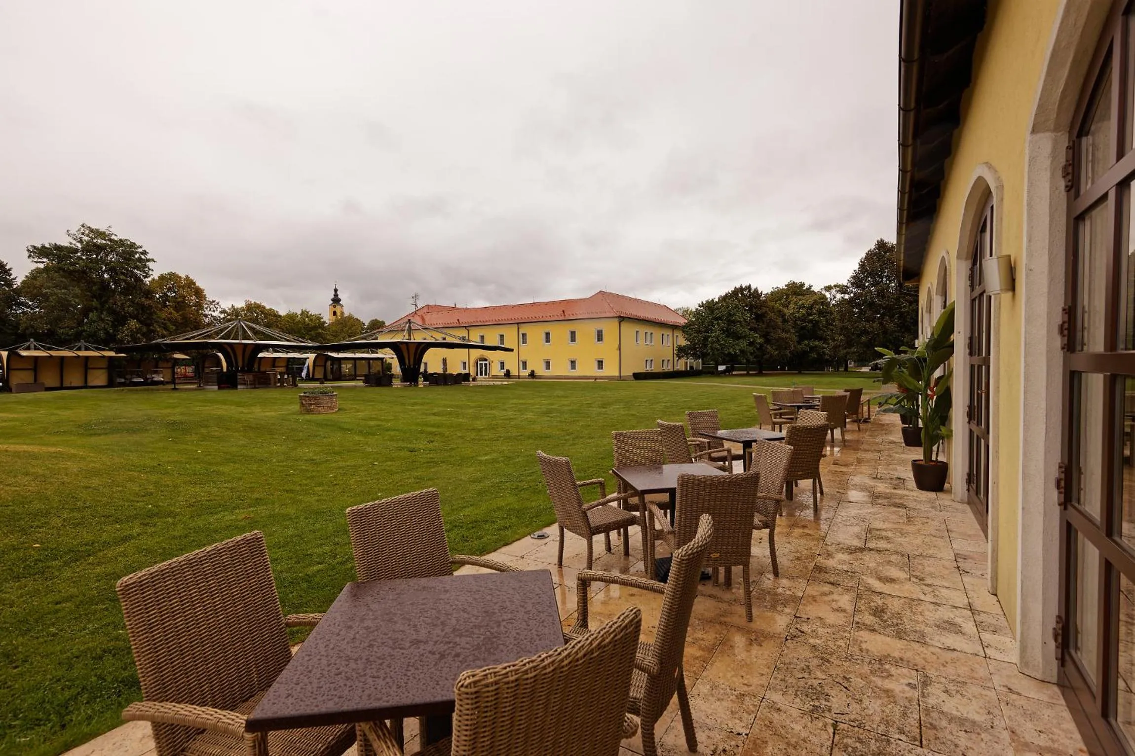 Garden in Klaudia's Hotel & Restaurant at Golf Resort, Bač Šamorín
