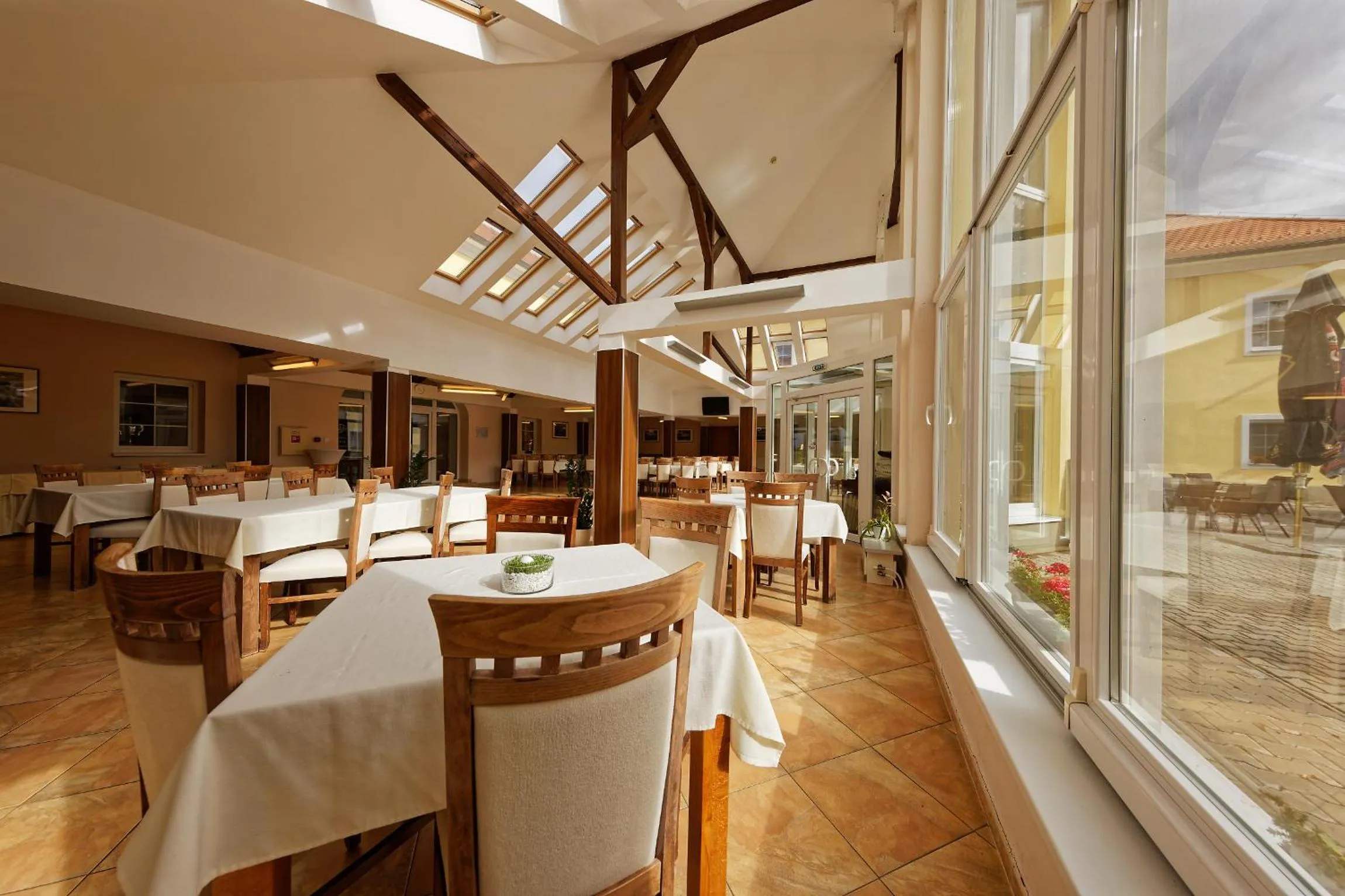 Restaurant/places to eat in Klaudia's Hotel & Restaurant at Golf Resort, Bač Šamorín