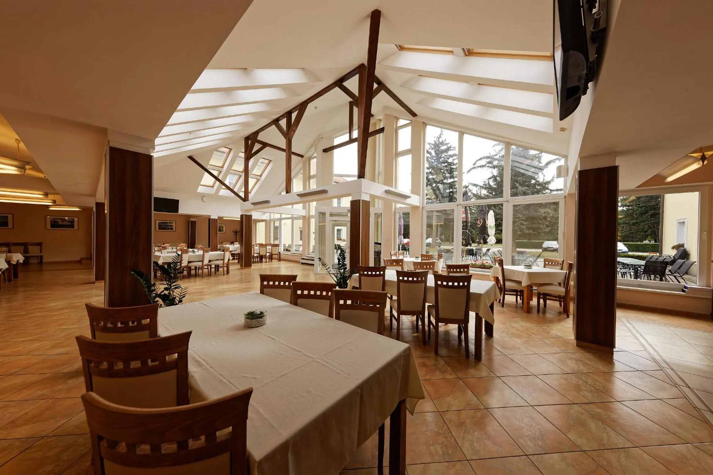 Restaurant/places to eat in Klaudia's Hotel & Restaurant at Golf Resort, Bač Šamorín