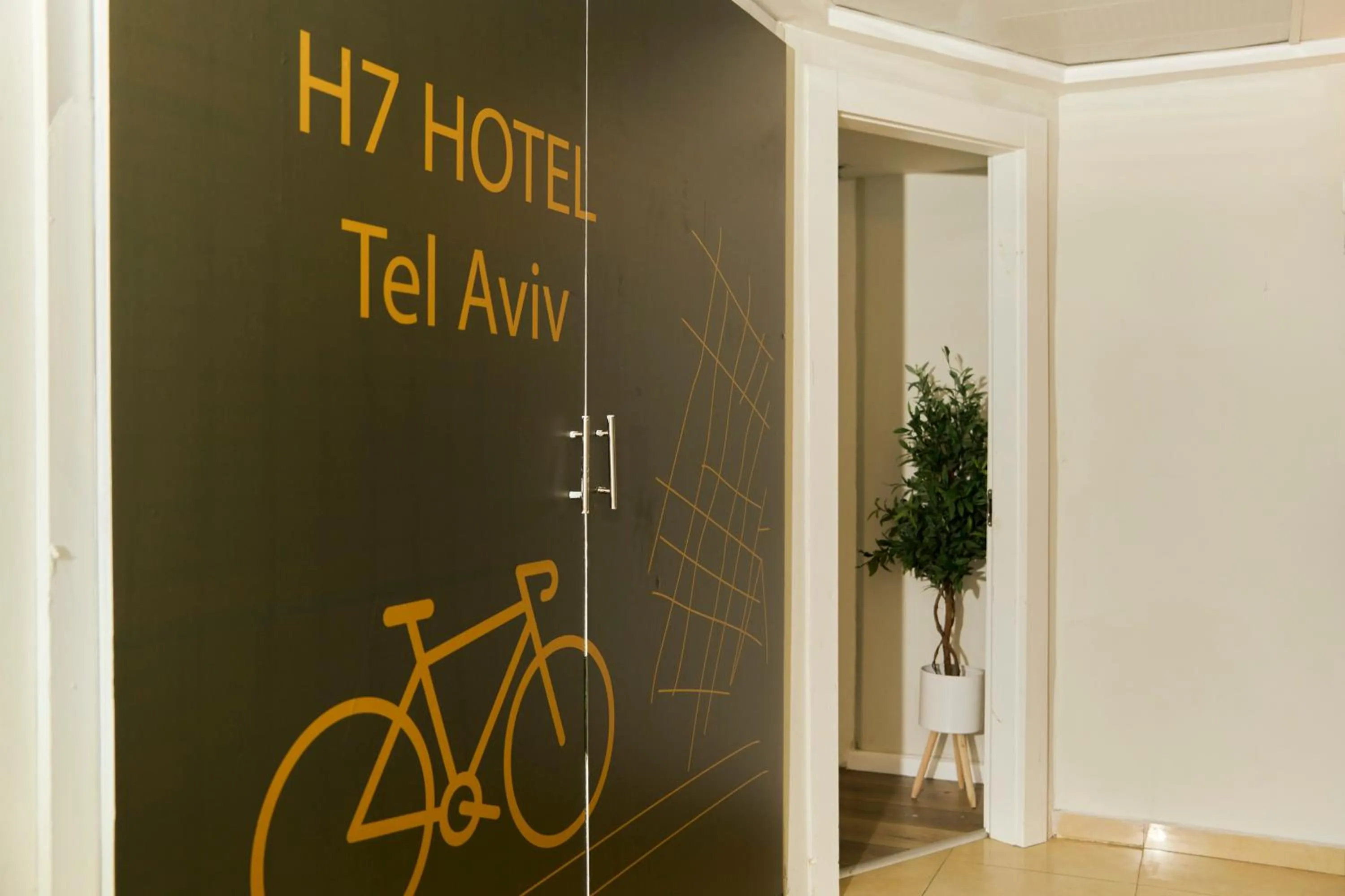 Communal lounge/ TV room in H7 TLV