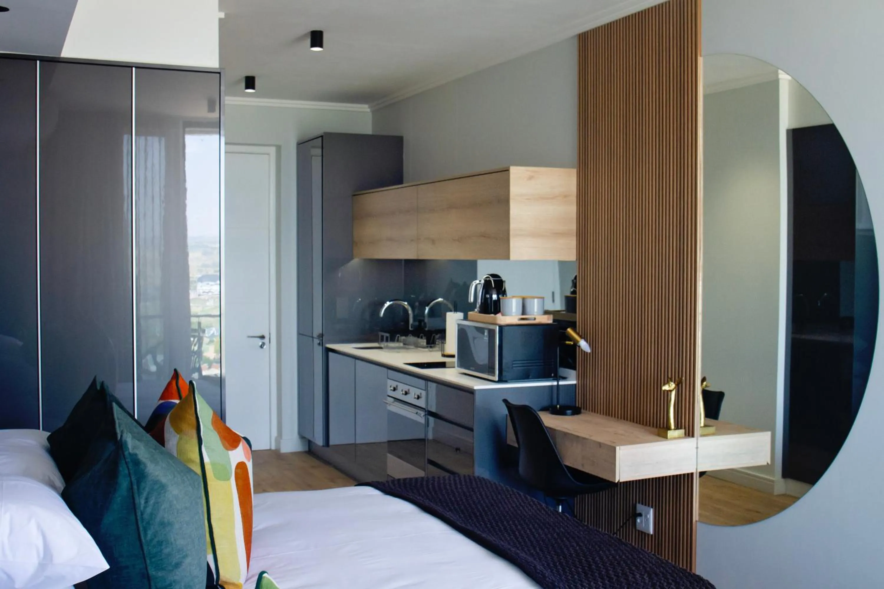 Kitchen or kitchenette, Bed in Executive Apartment at Ellipse Waterfall