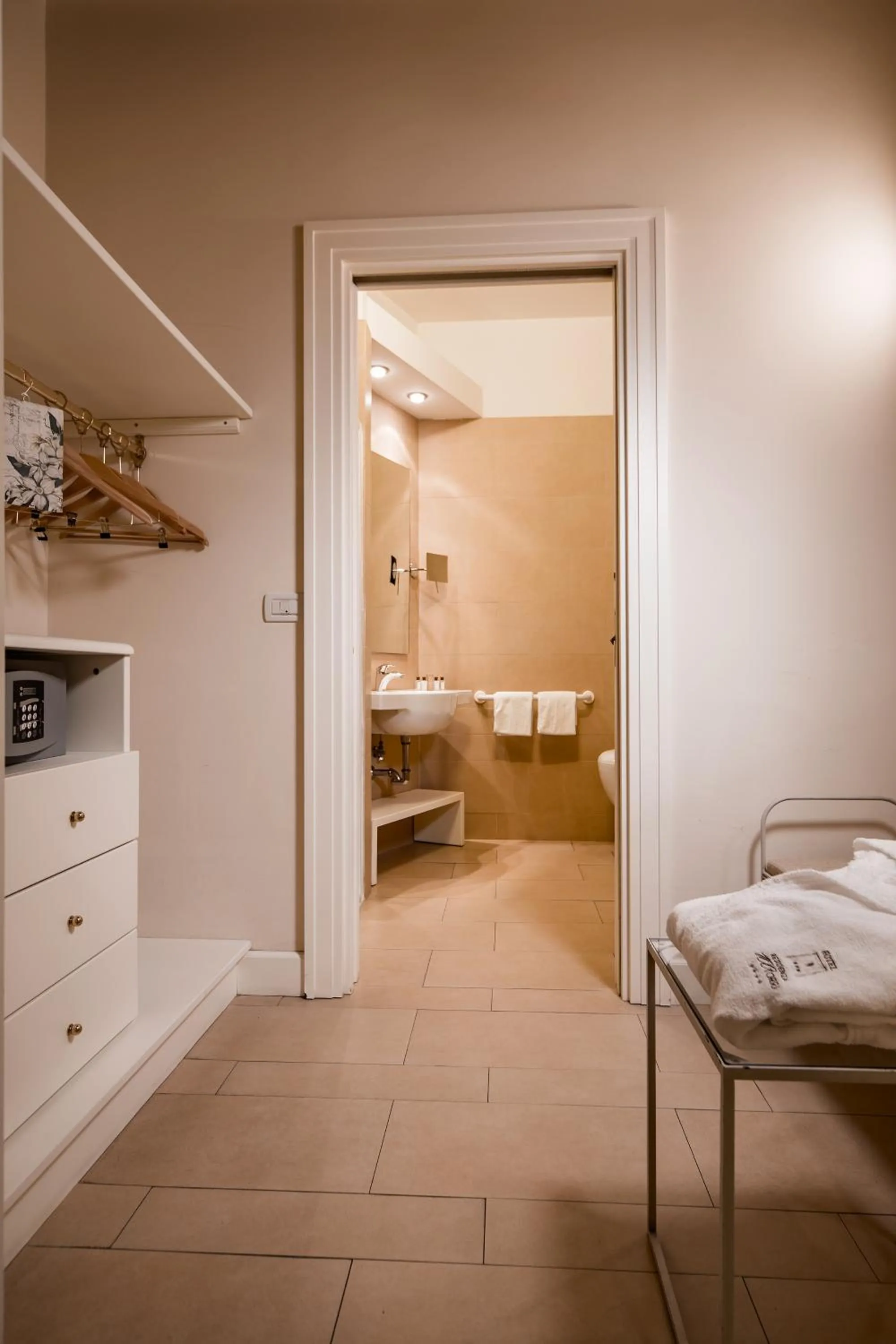 Bedroom, Bed in Hotel & Residenza 100 Torri