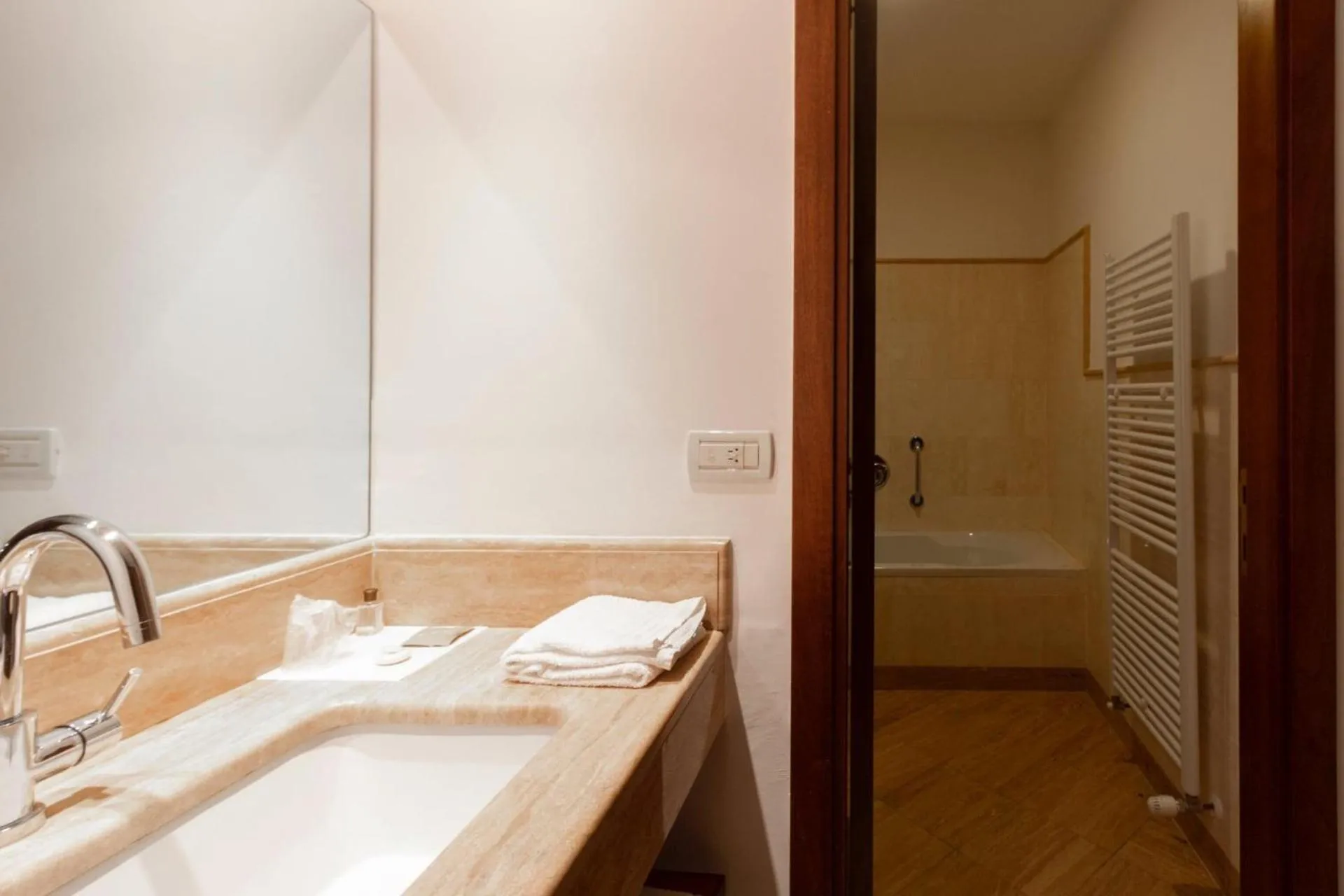 Hotel & Residenza 100 Torri