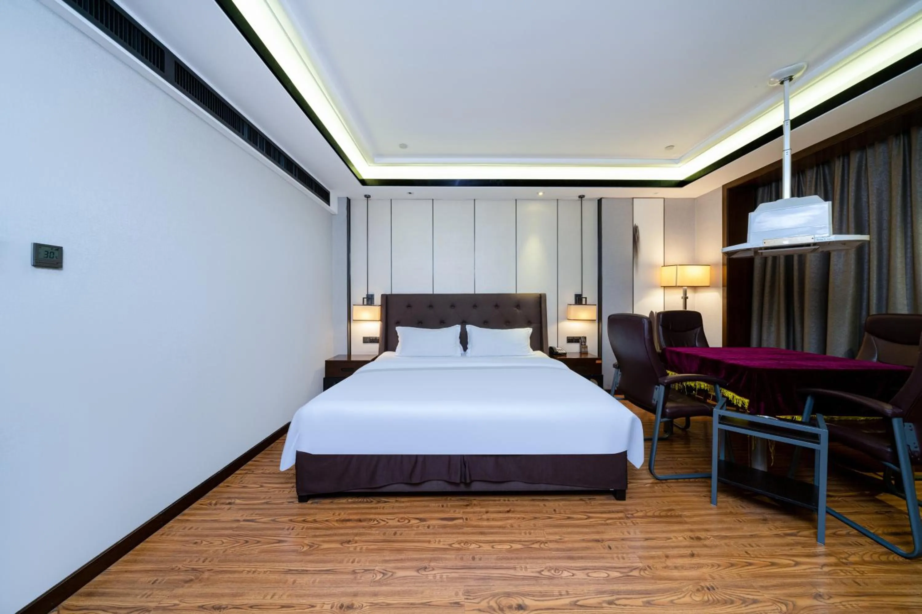 Bed in ME Yinhe International Hotel