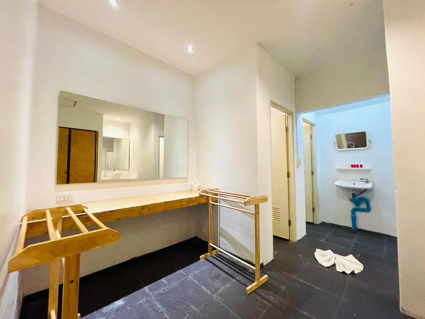 Bathroom, Bed in The Sea Resort Haad Rin