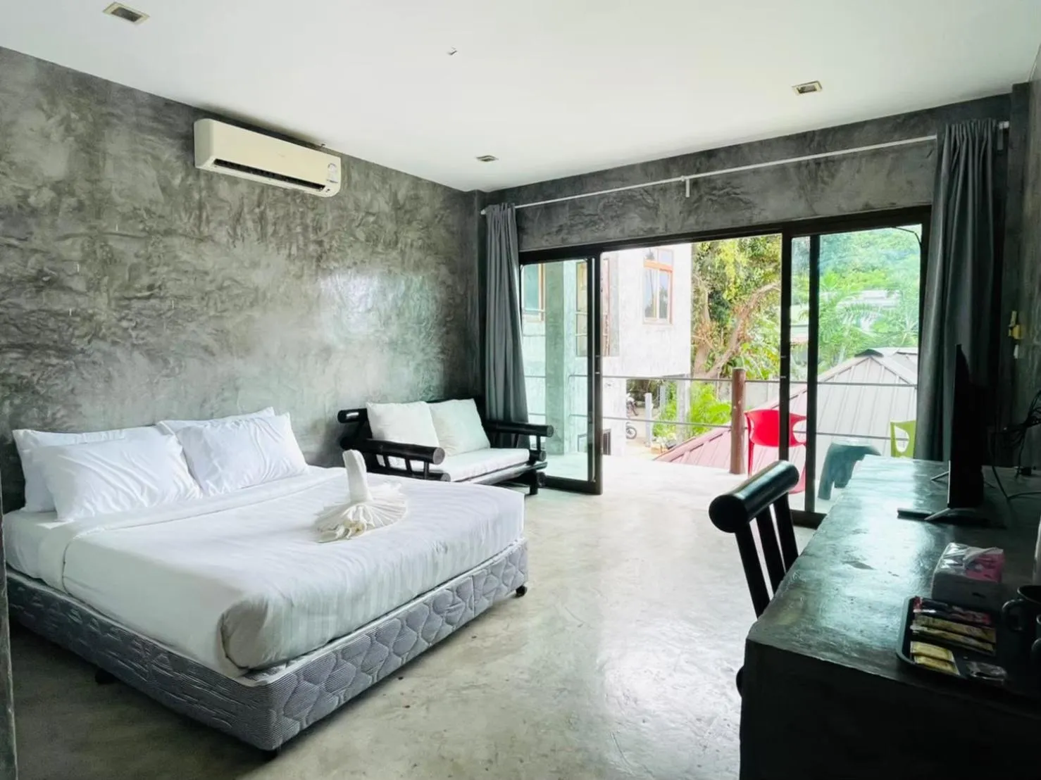 View (from property/room), Bed in The Sea Resort Haad Rin