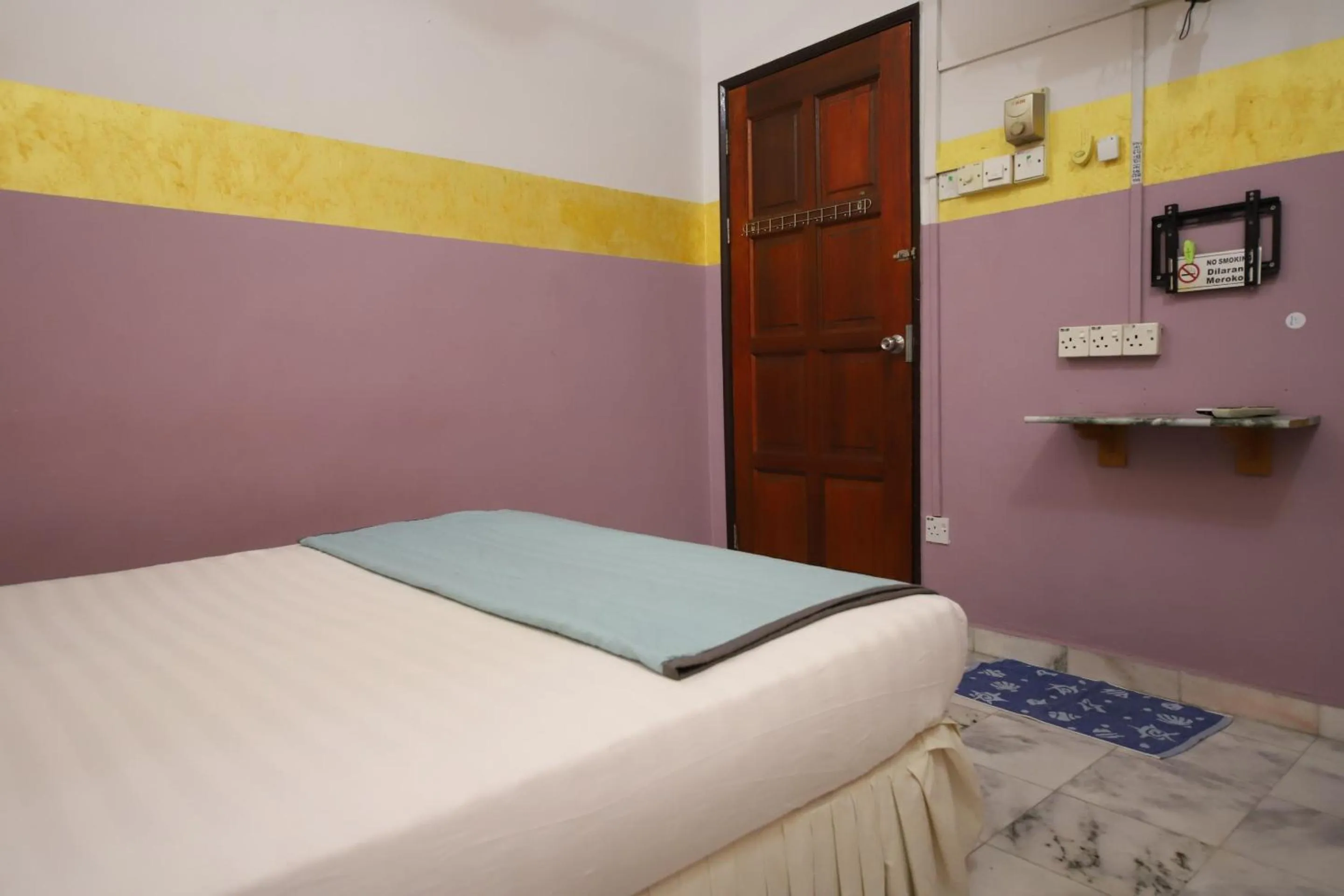 Bedroom, Bed in OYO Homes 90575 CK Bahau Homestay