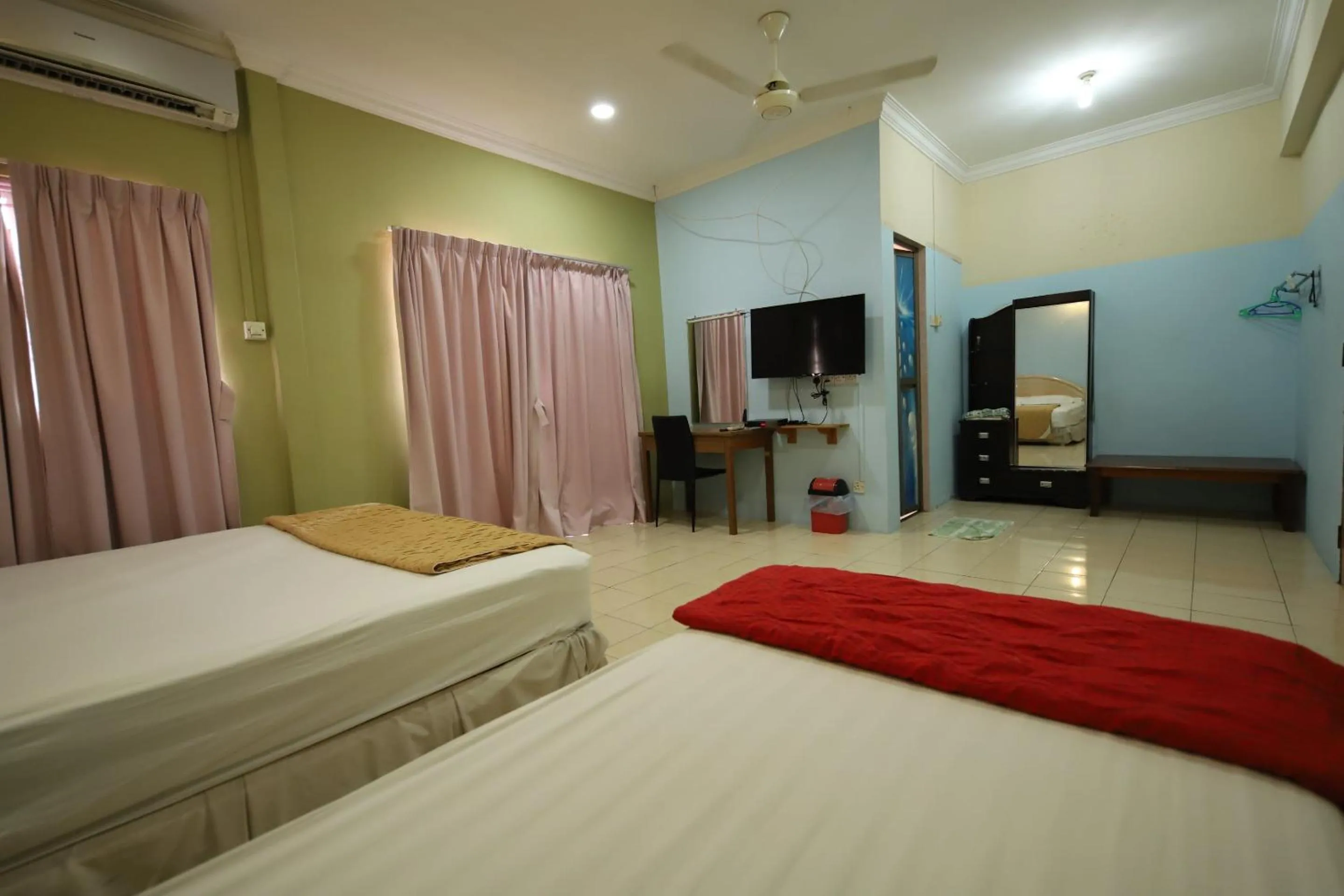 Bedroom, Bed in OYO Homes 90575 CK Bahau Homestay
