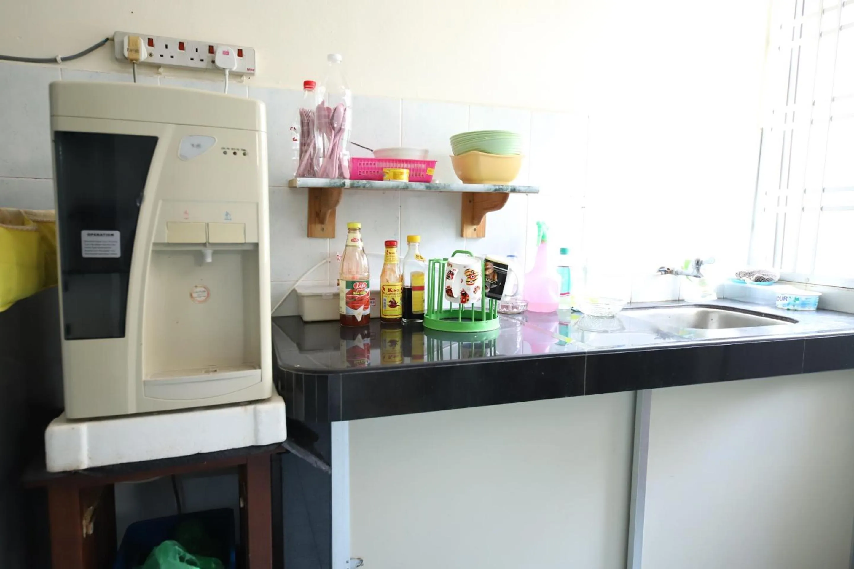 Kitchen or kitchenette in OYO Homes 90575 CK Bahau Homestay