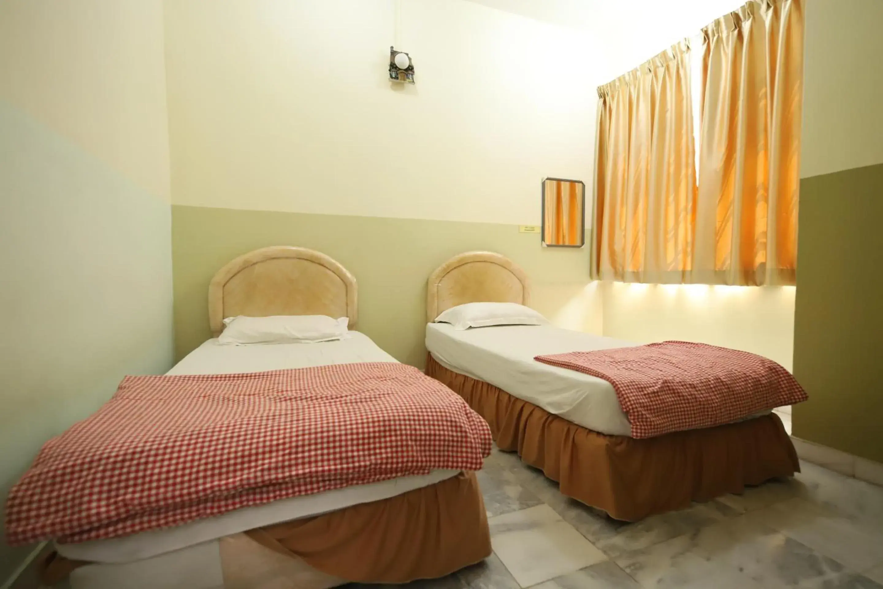 Twin Room with Private Bathroom - single occupancy in OYO Homes 90575 CK Bahau Homestay Twin Room with Private Bathroom - single occupancy in OYO Homes 90575 CK Bahau Homestay