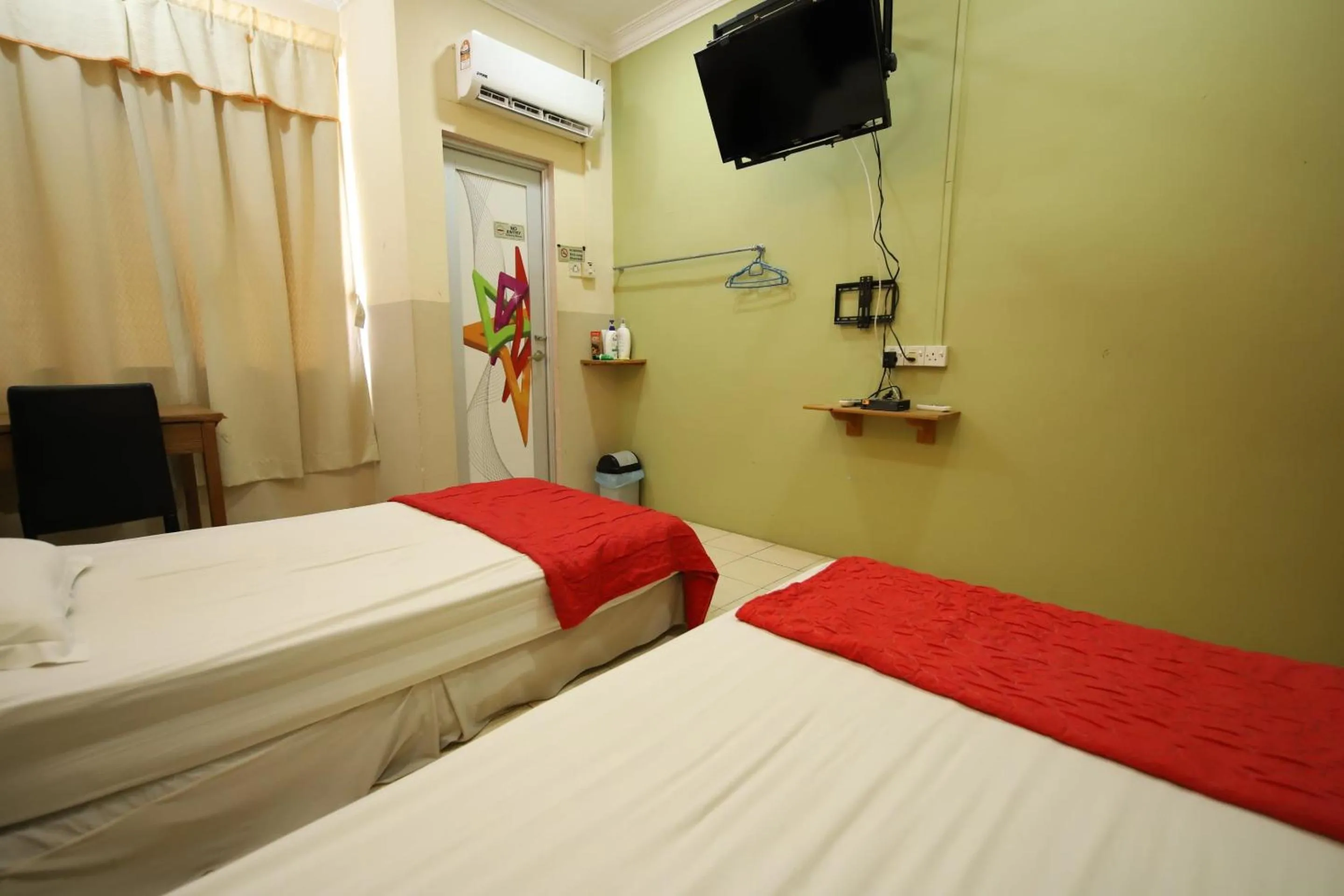 Bedroom, Bed in OYO Homes 90575 CK Bahau Homestay