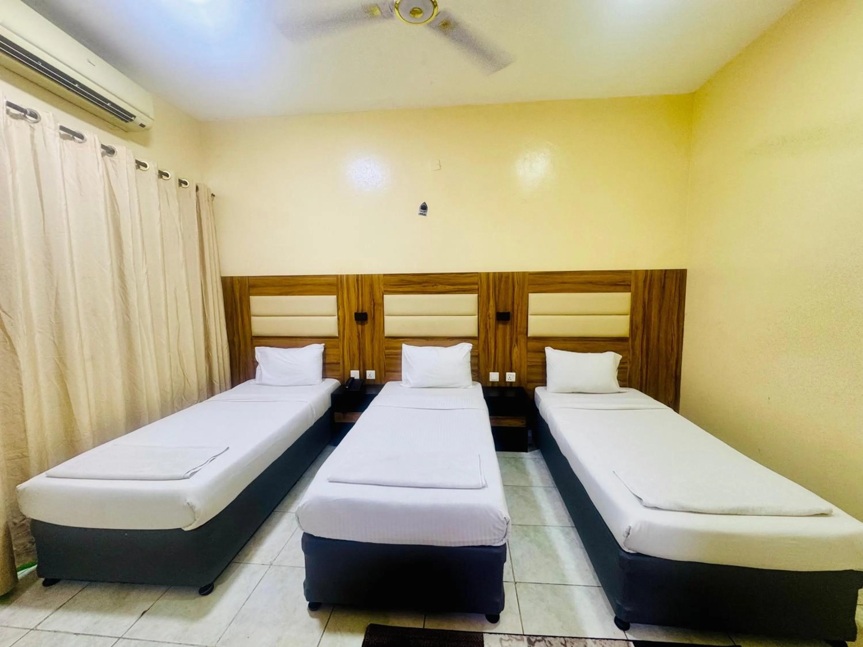 Bedroom, Bed in Al Ammari Hotel