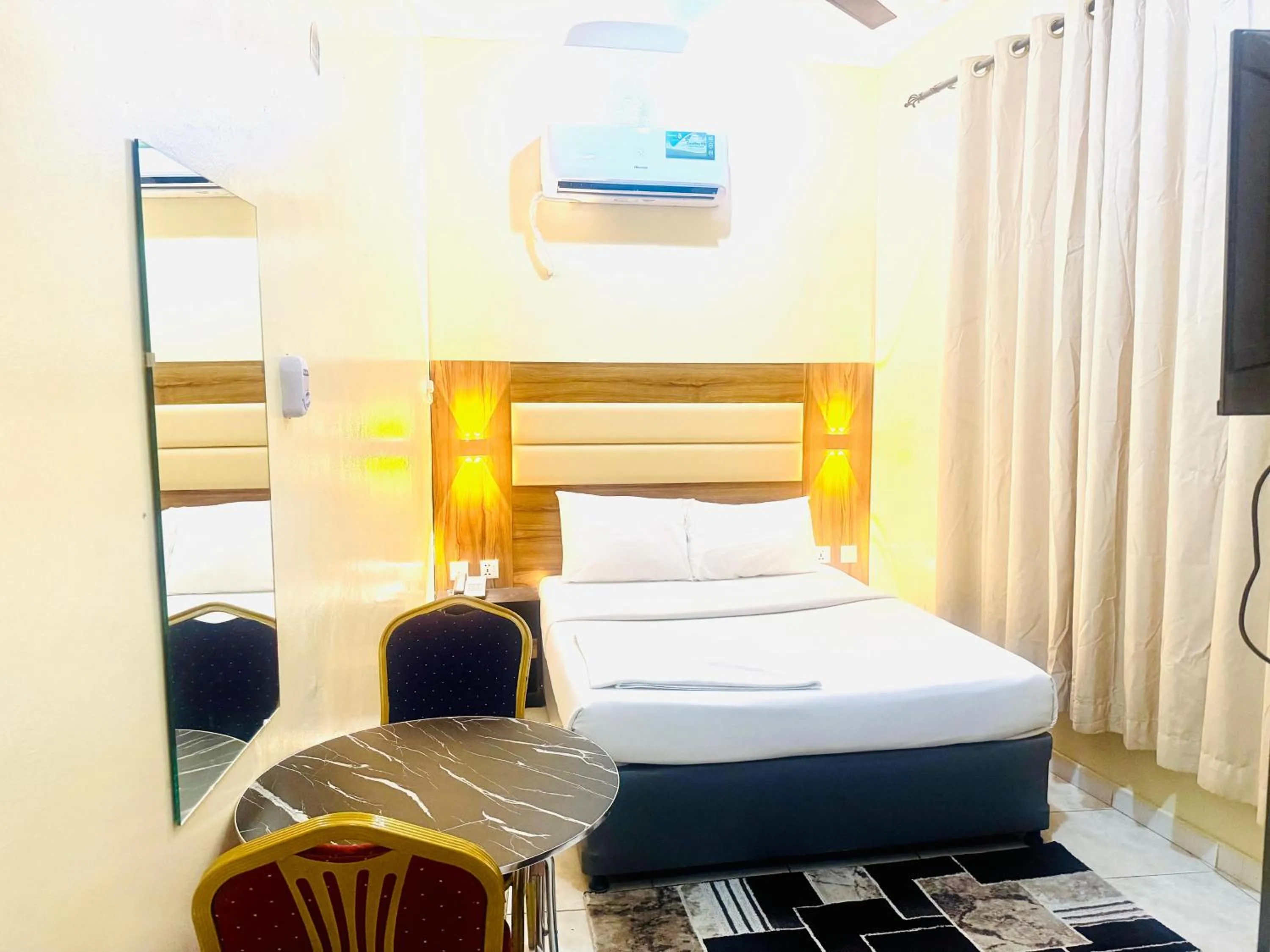 Bedroom, Bed in Al Ammari Hotel