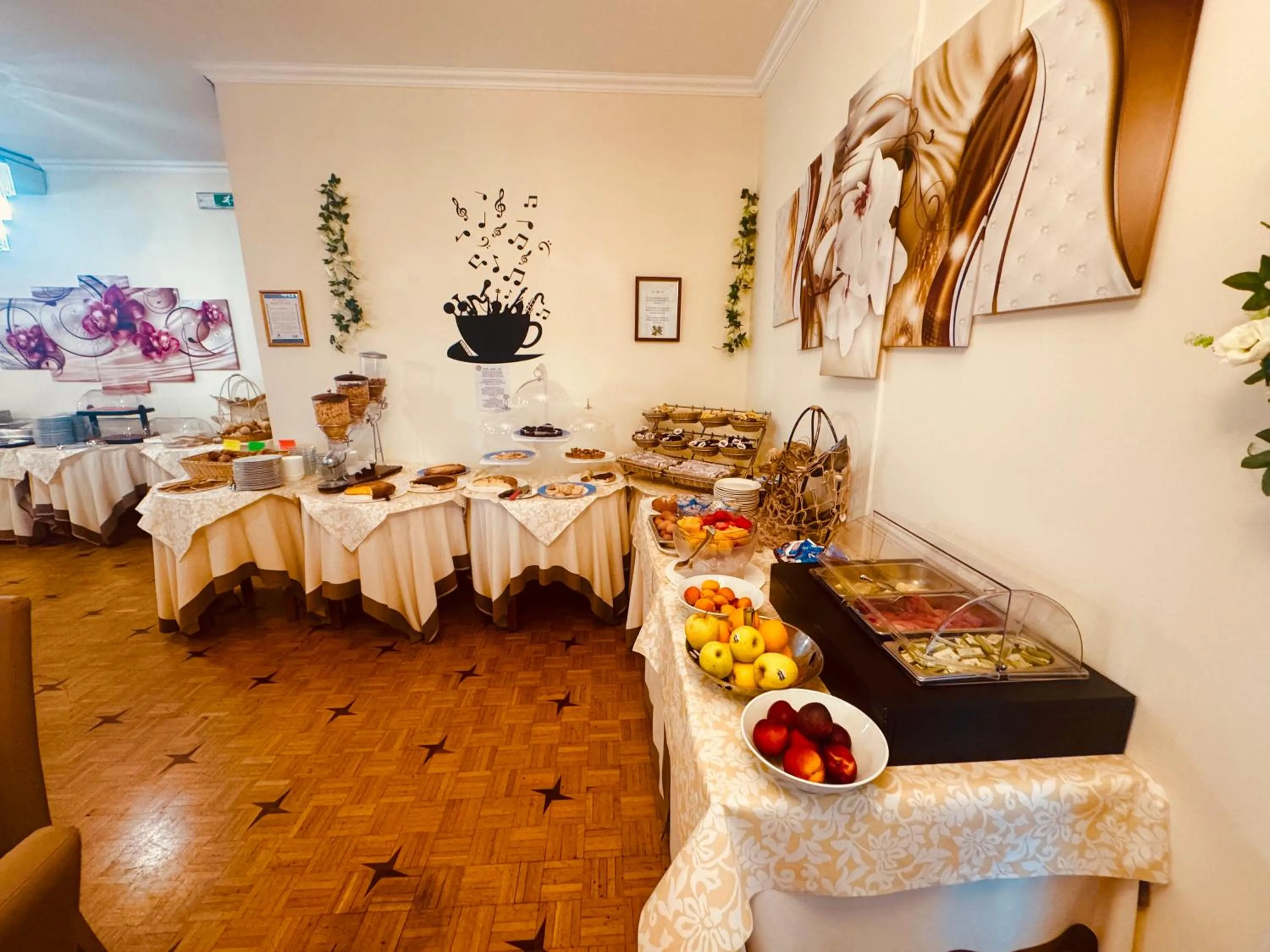 Buffet breakfast in Hotel Principe