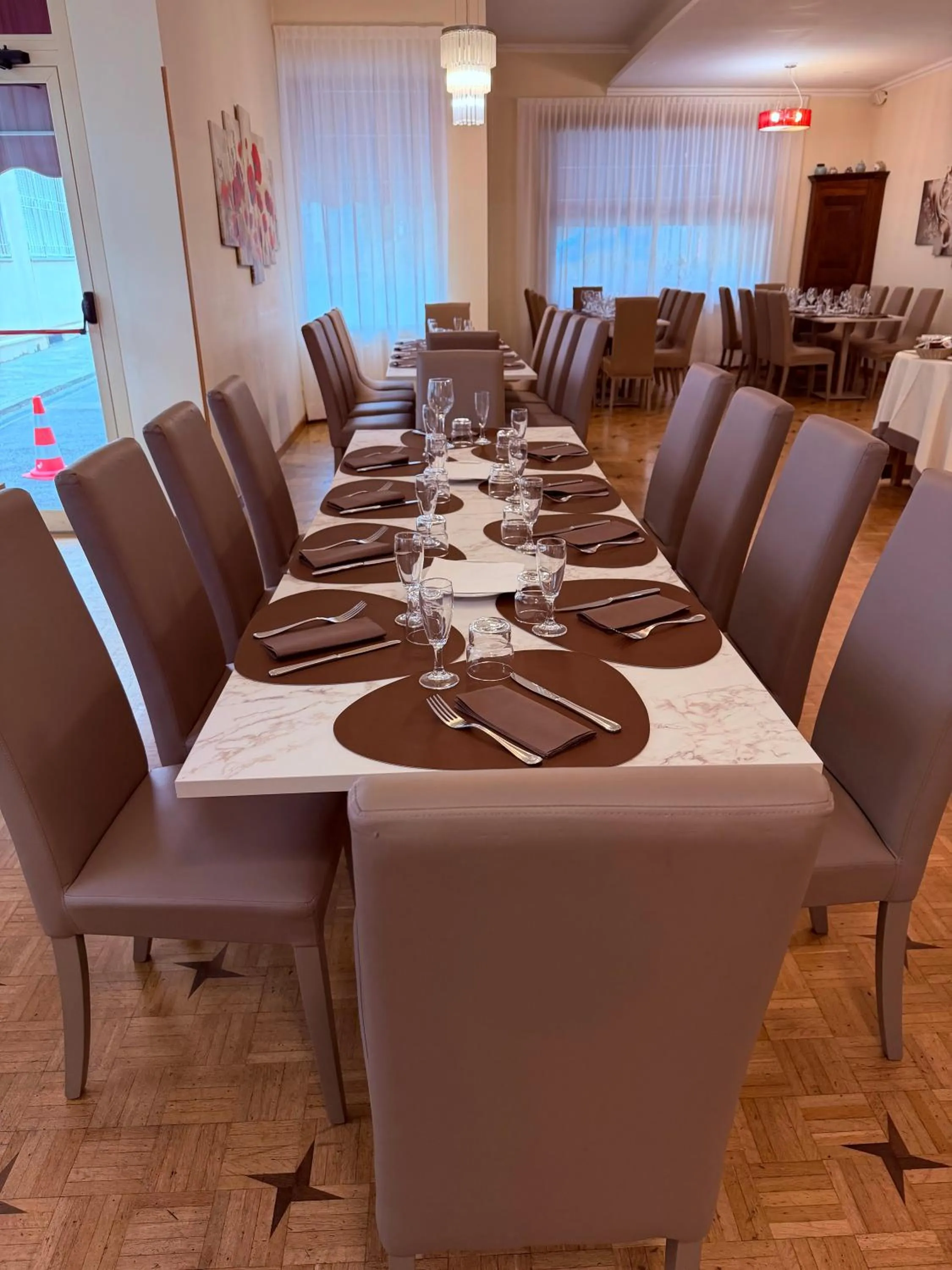 Restaurant/places to eat in Hotel Principe