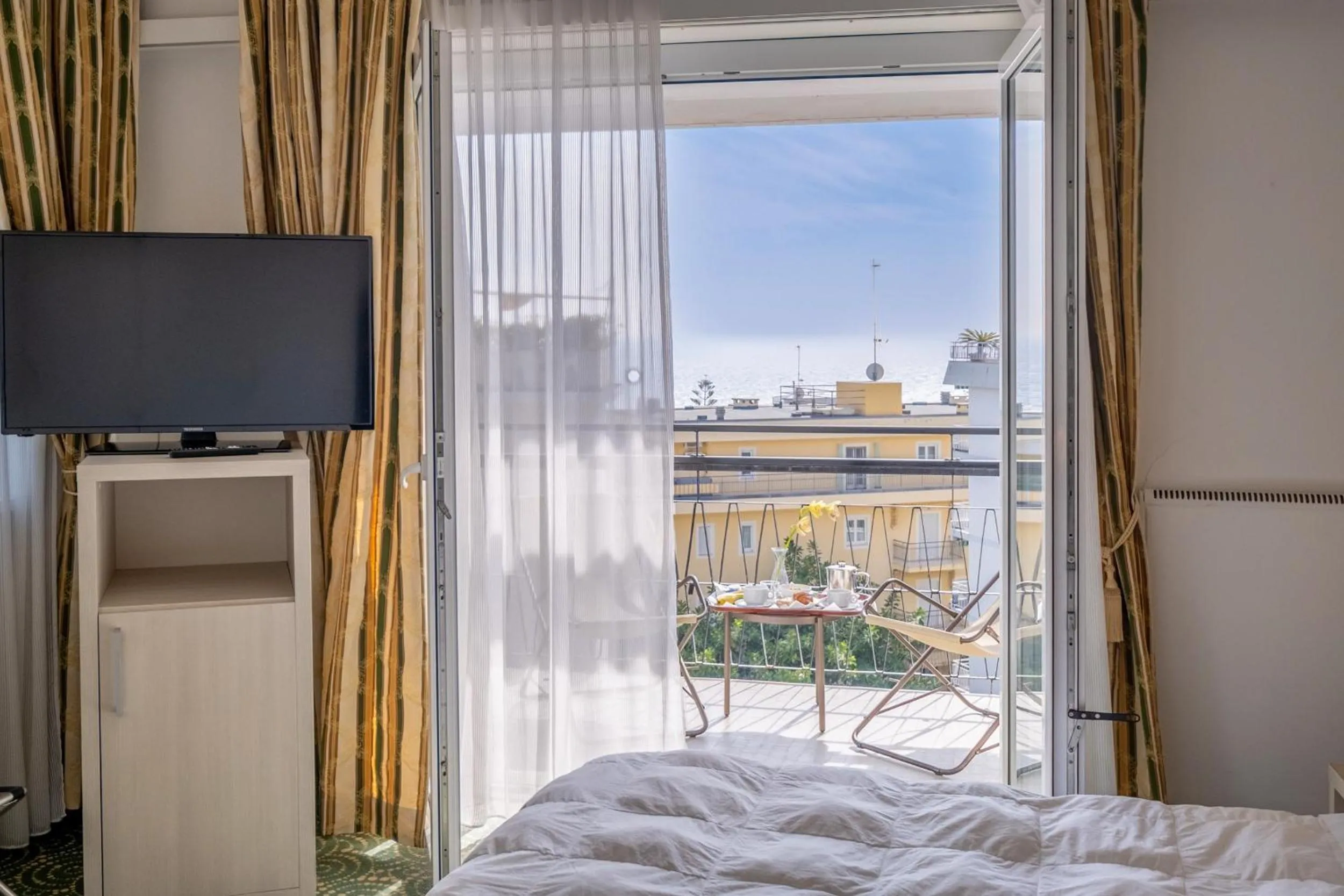 View (from property/room), Bed in Hotel Principe