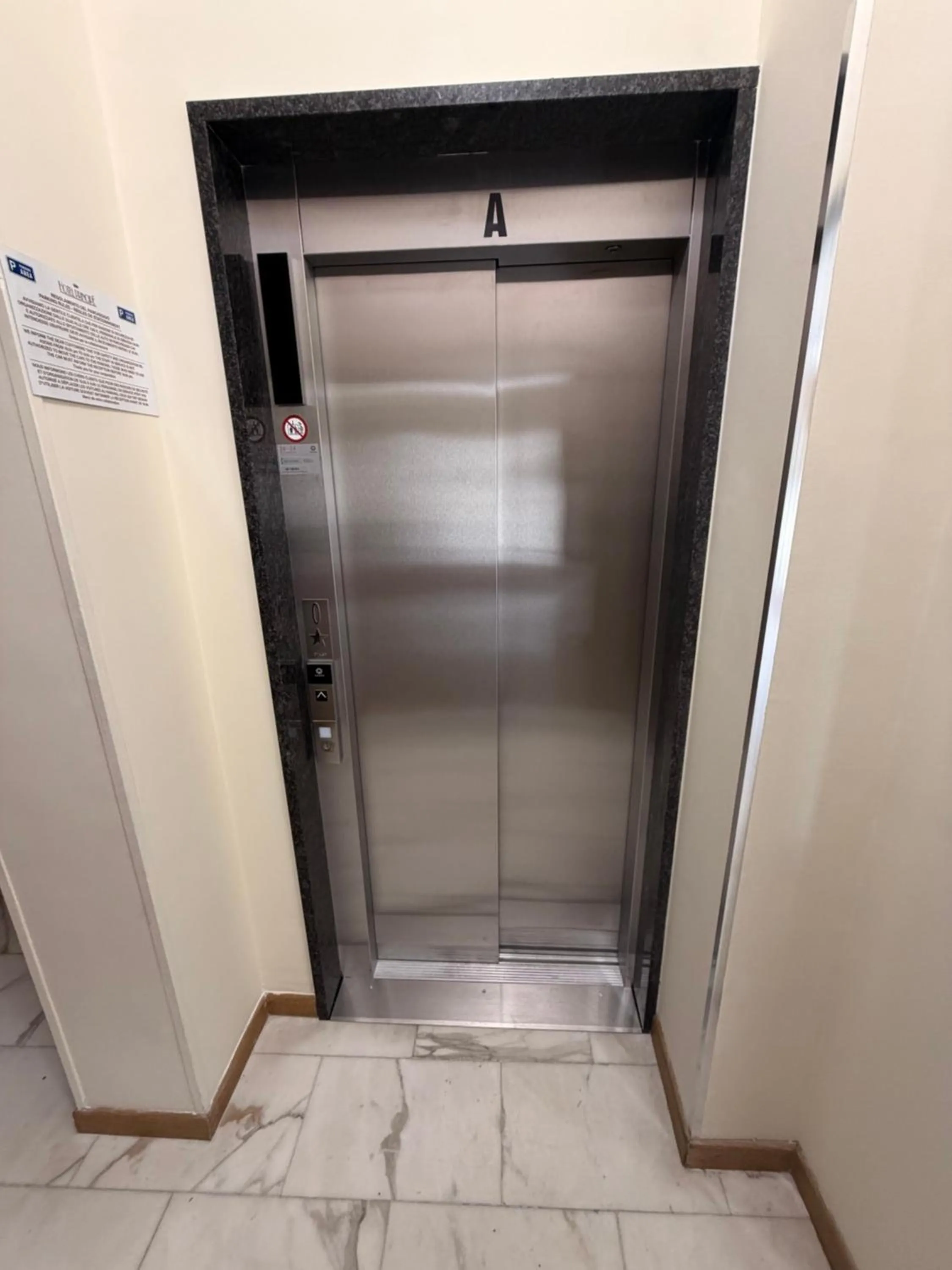 elevator in Hotel Principe