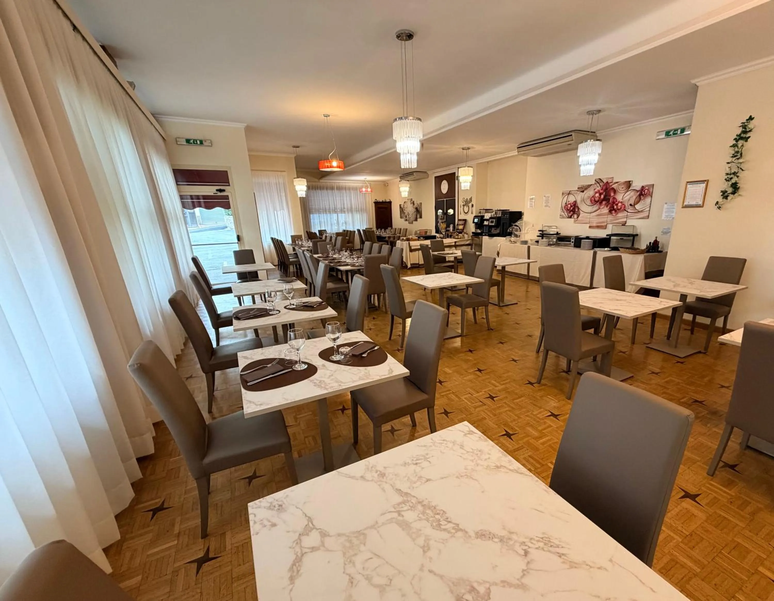 Restaurant/places to eat in Hotel Principe