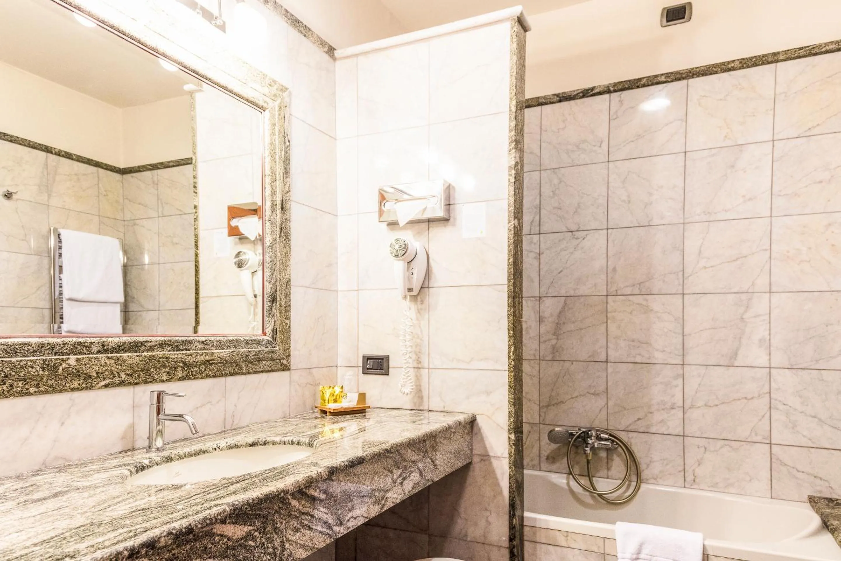 Bathroom in Hotel Giolli Nazionale